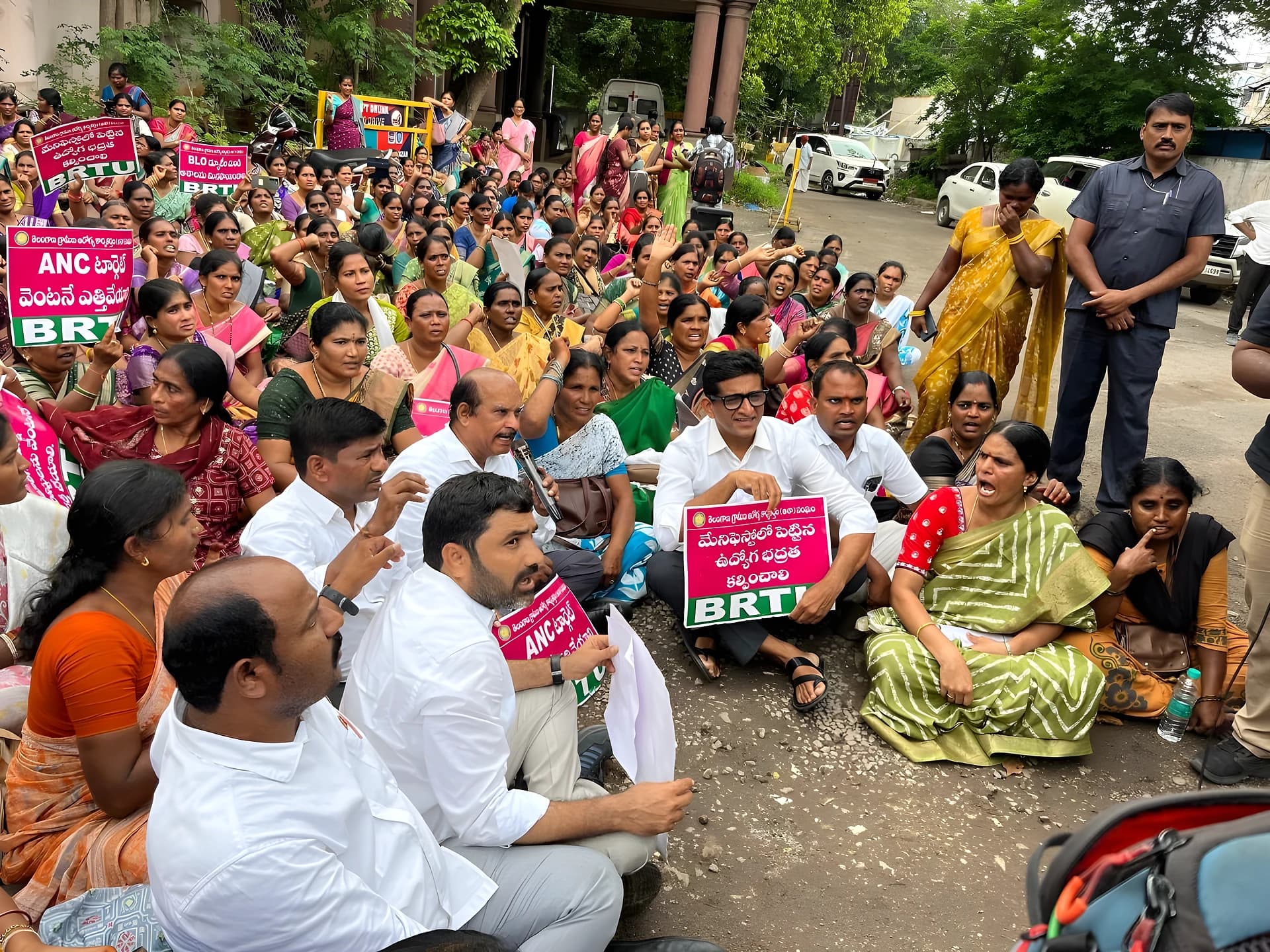 ఆశా వర్కర్ల ధర్నాకు ఎమ్మెల్యే సంజయ్ సపోర్ట్