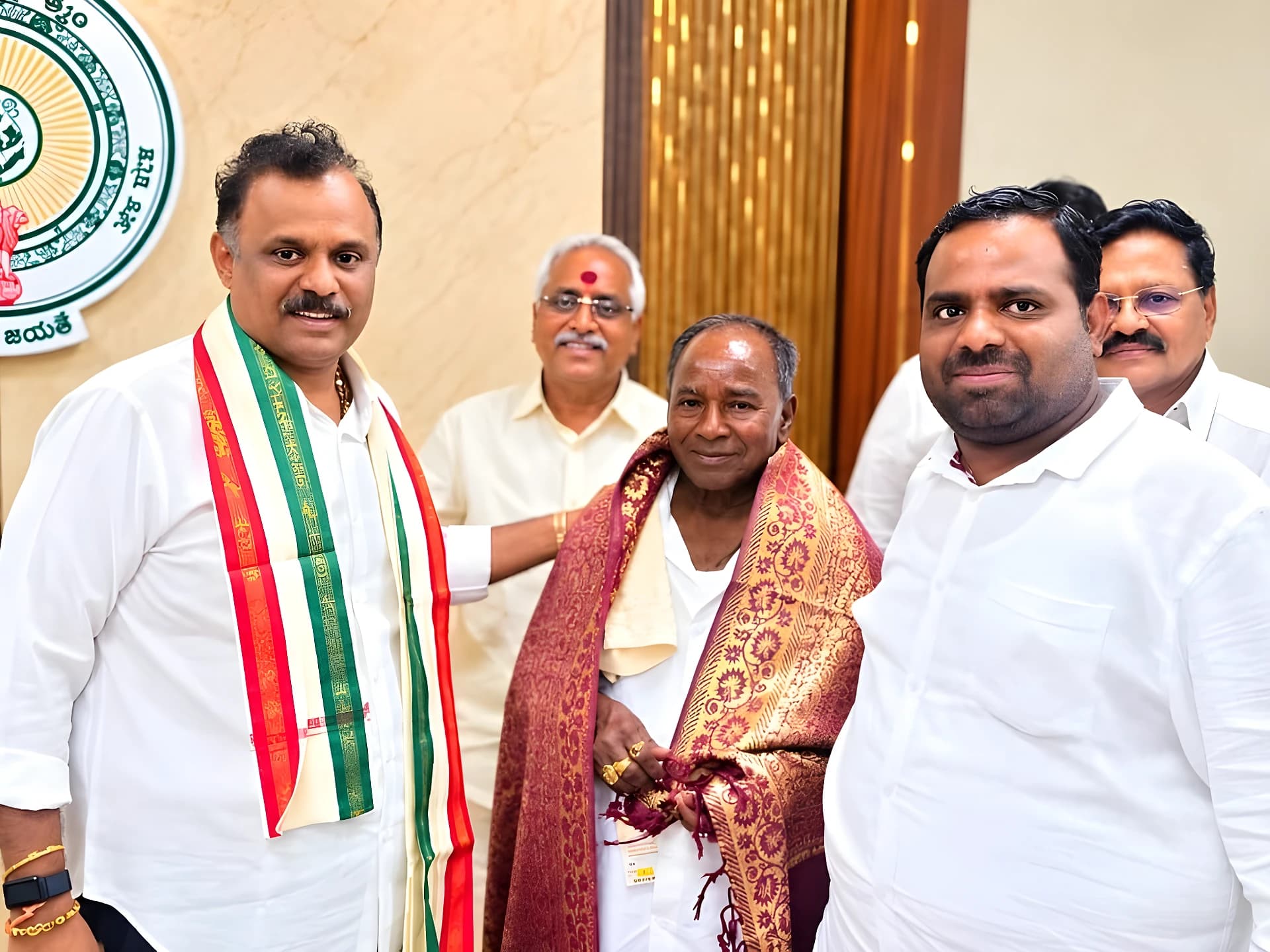 హొళగుందలో అభివృద్ధి పనులు చేపట్టాలి