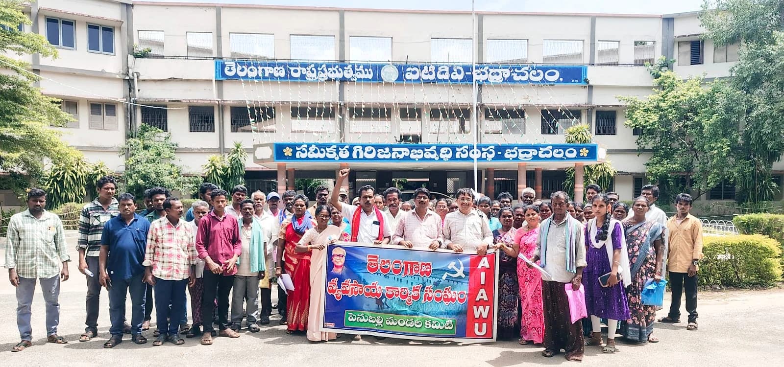 గిరిజనుల సాగు భూములకు సౌకర్యాలు కల్పించాలి