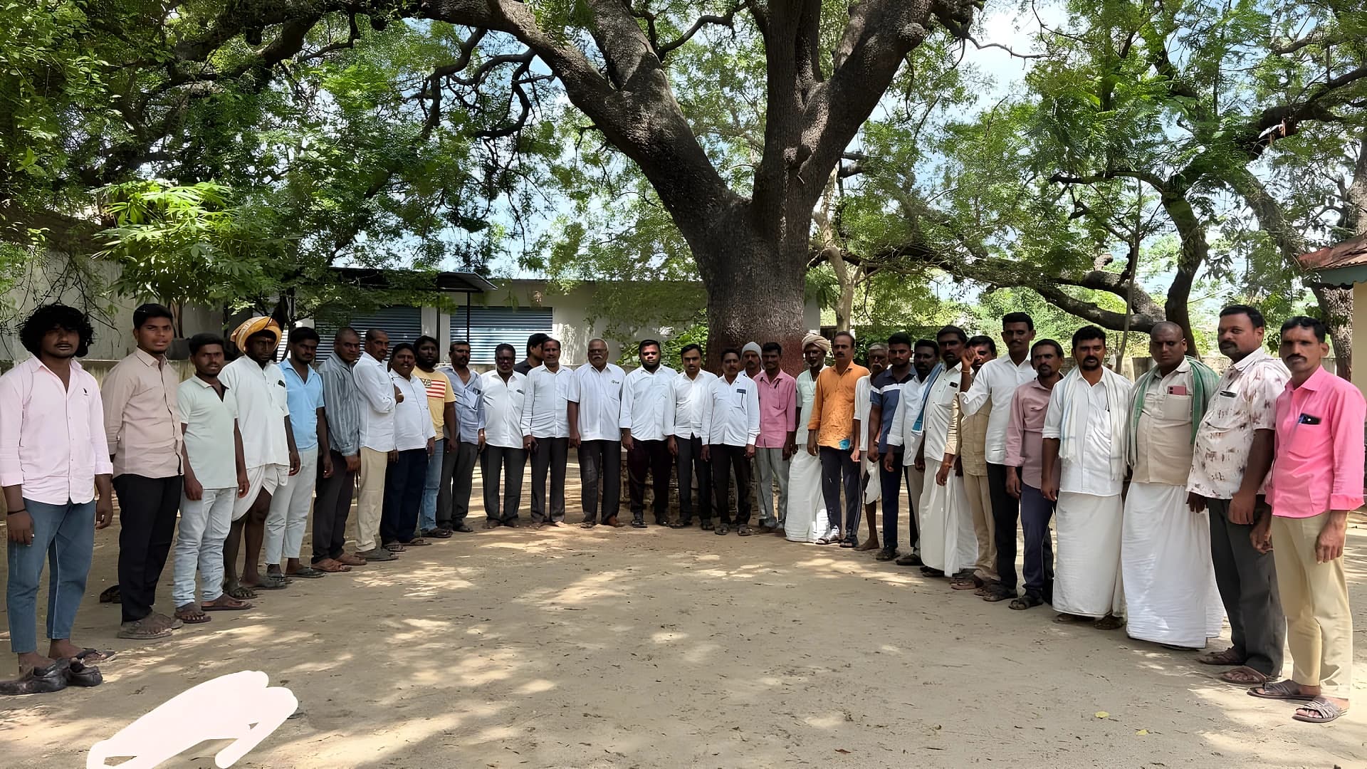 అత్యాచారానికి పాల్పడిన నిందితులను శిక్షించాలి