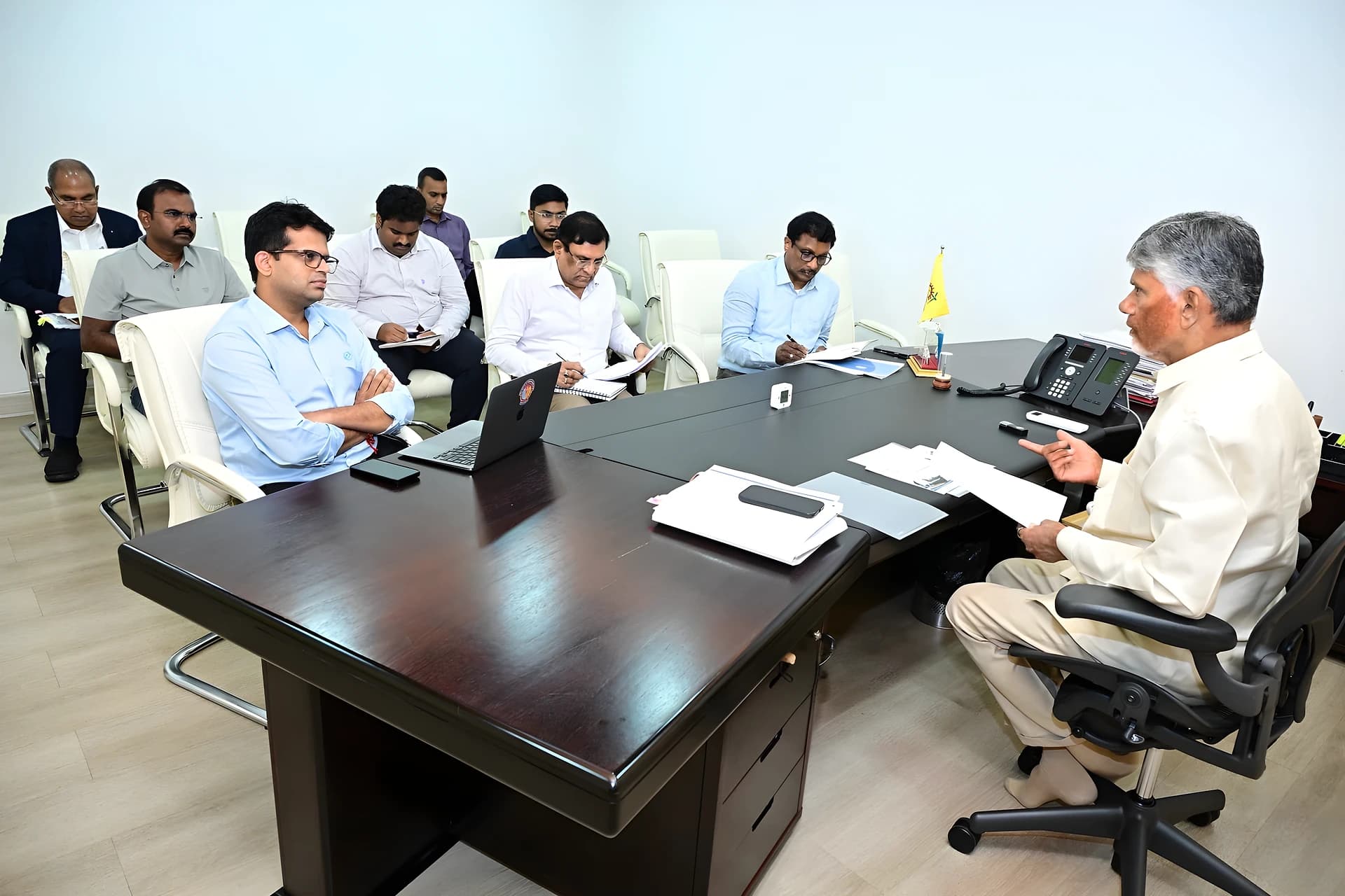 గల్లంతైన మత్స్యకారుల కోసం గాలింపు