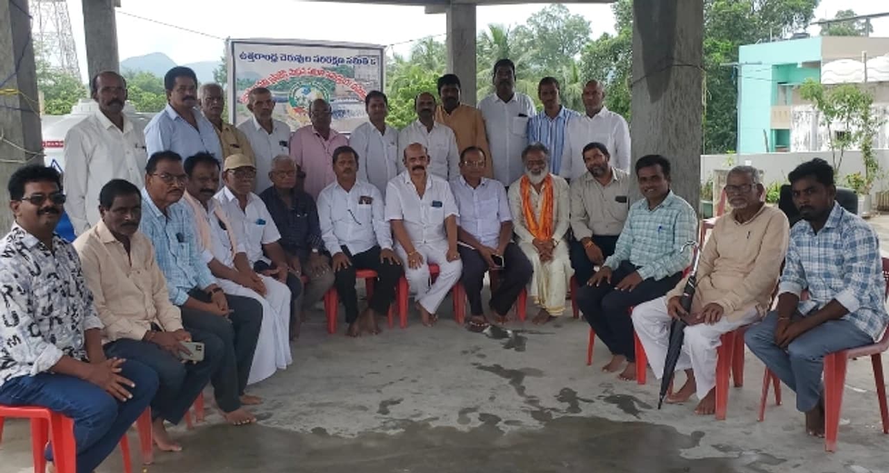 ప్రాజెక్టు పూర్తయ్యే వరకు వెనక్కి తగ్గం.. రైతుల తీర్మానం