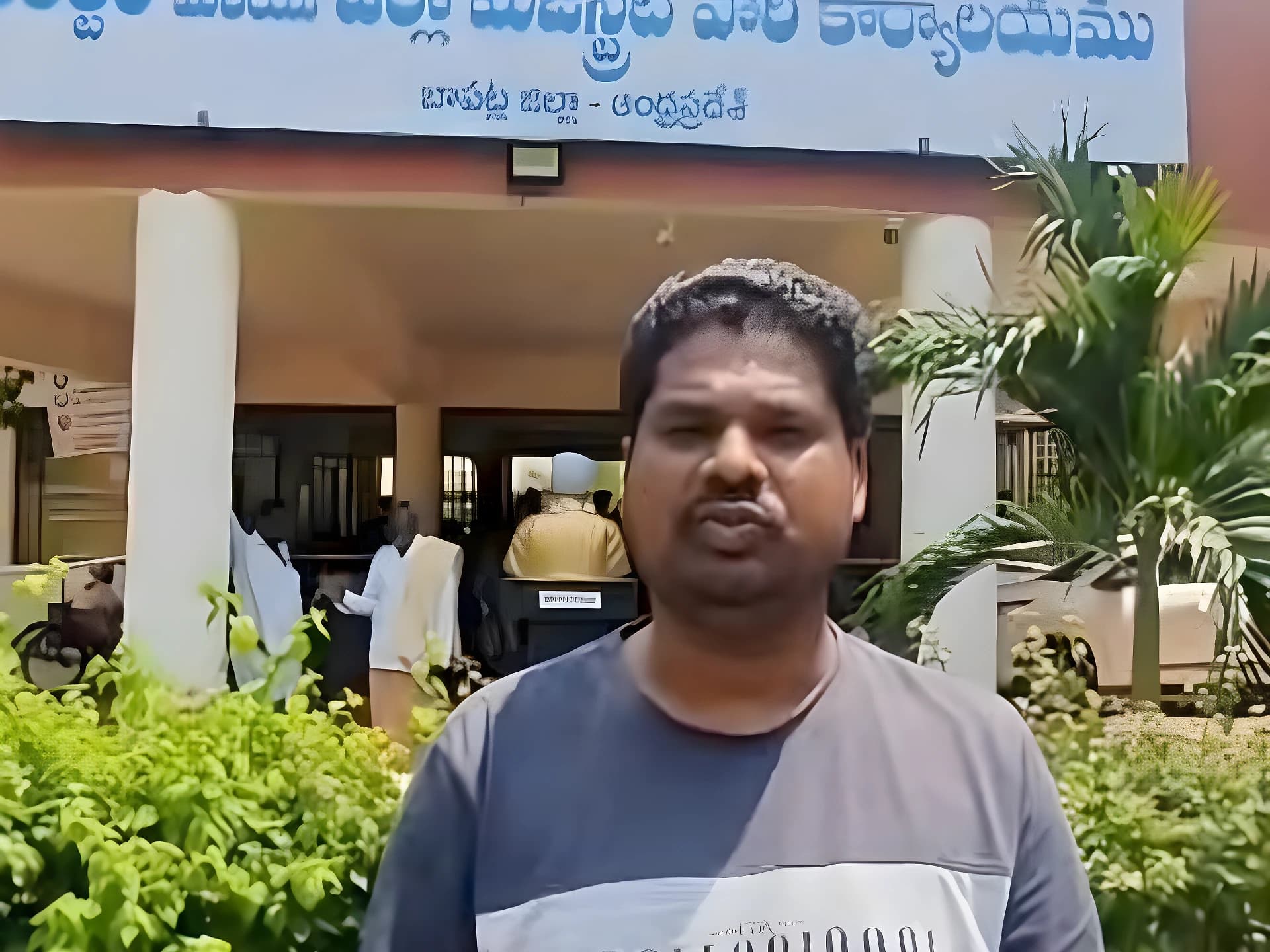 కొడుక్కు  కారుందన్న  తప్పుడు రికార్డుతో తల్లి పెన్షన్కు ఎసరు