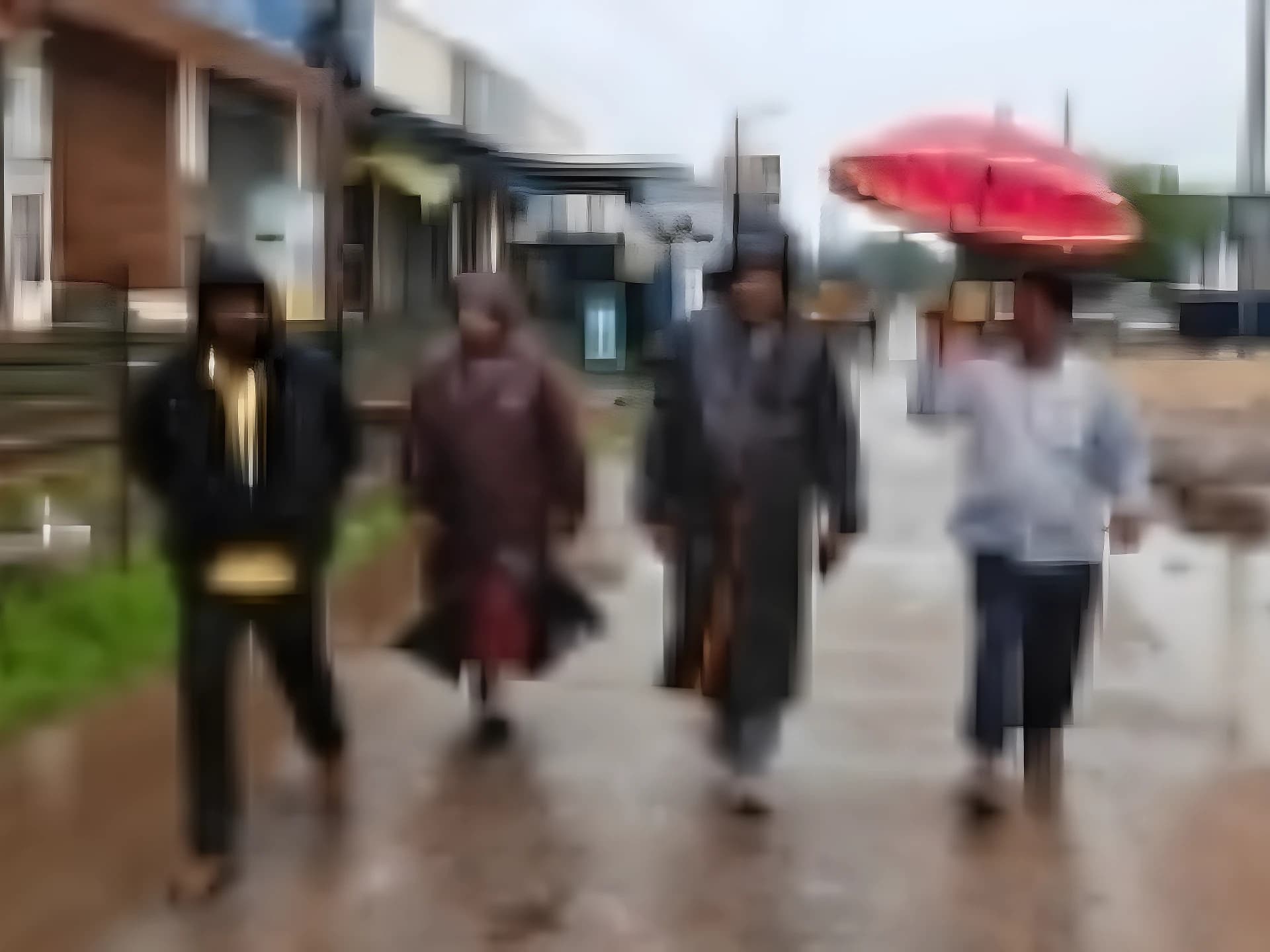 లోతట్టు ప్రాంత ప్రజలు అప్రమత్తంగా ఉండాలి