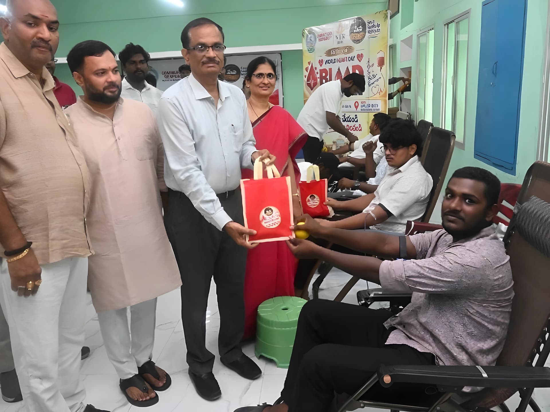 ANUలో రక్తదాన శిబిరం.. ప్రారంభించిన విసి