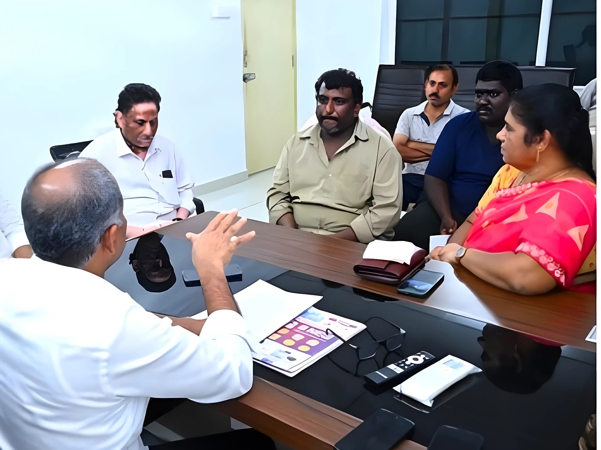ఆటోడ్రైవర్ల సమస్యల పరిష్కారానికి సహకరిస్తాం