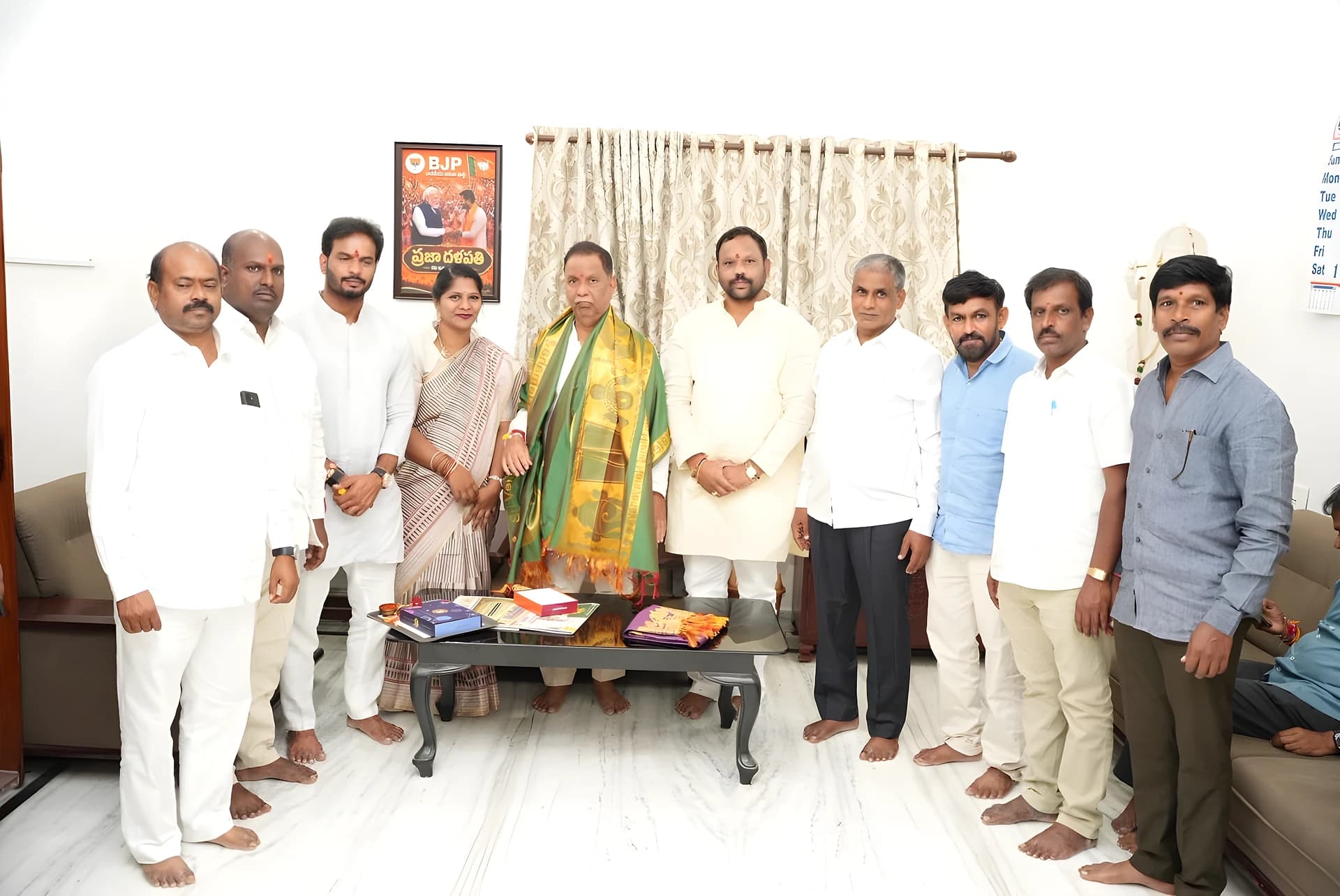 రాఖీ పౌర్ణమి వేళ బీజేపీ నేతలతో ఆత్మీయ కలయిక