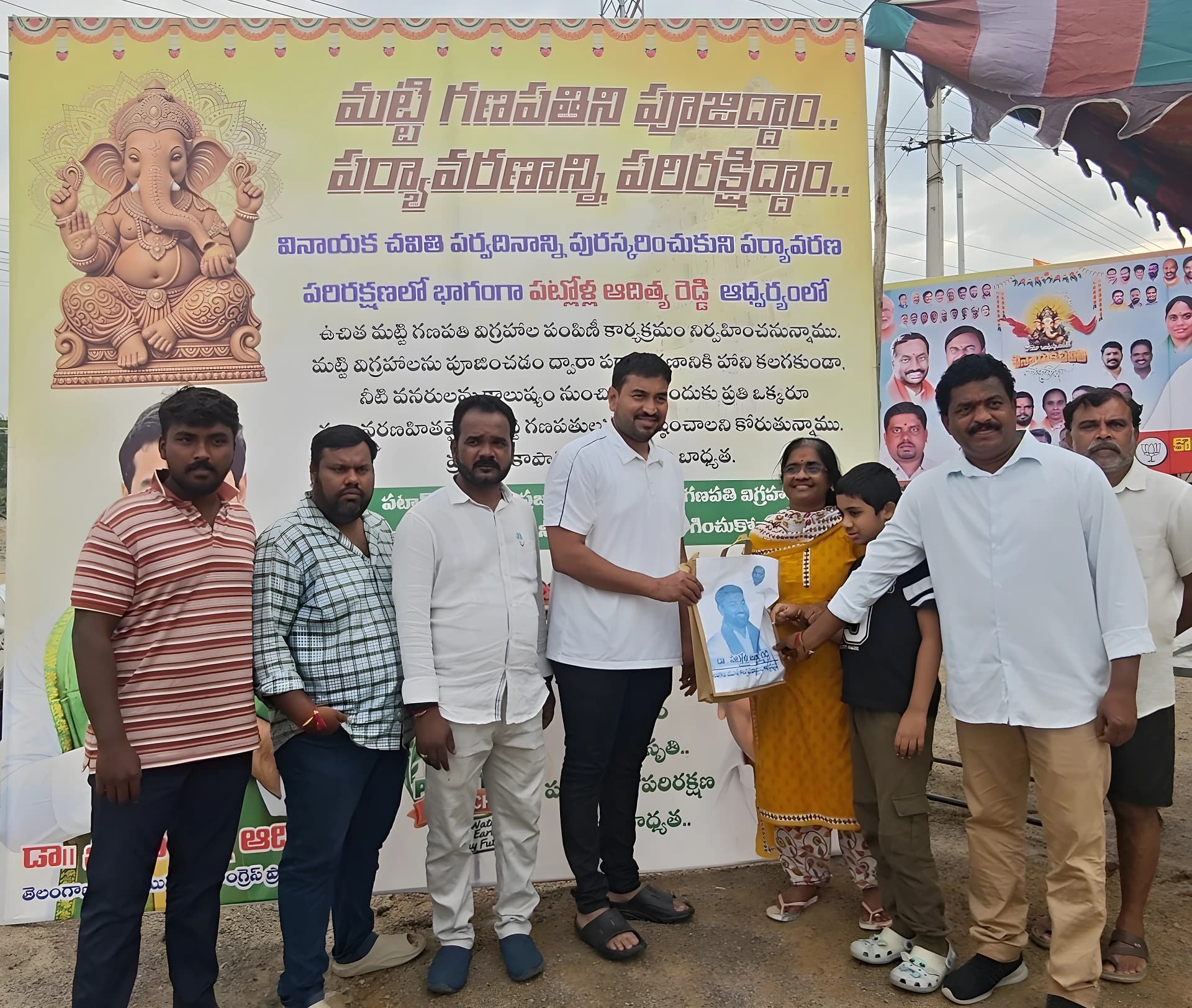 పటాన్‌చెరులో మట్టి గణపతులు