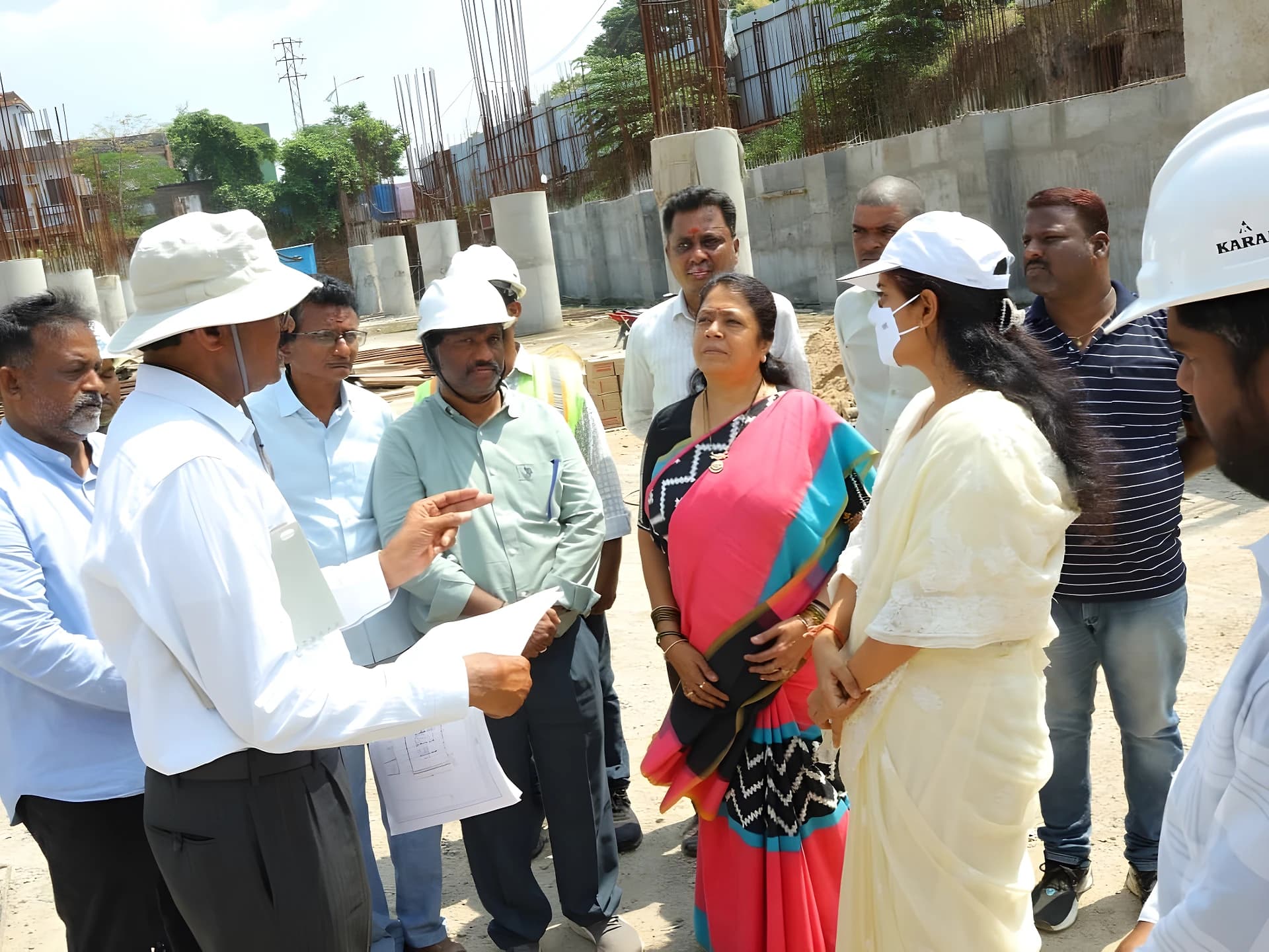 'బస్‌స్టేషన్ పనులు వేగవంతం చేయాలి'