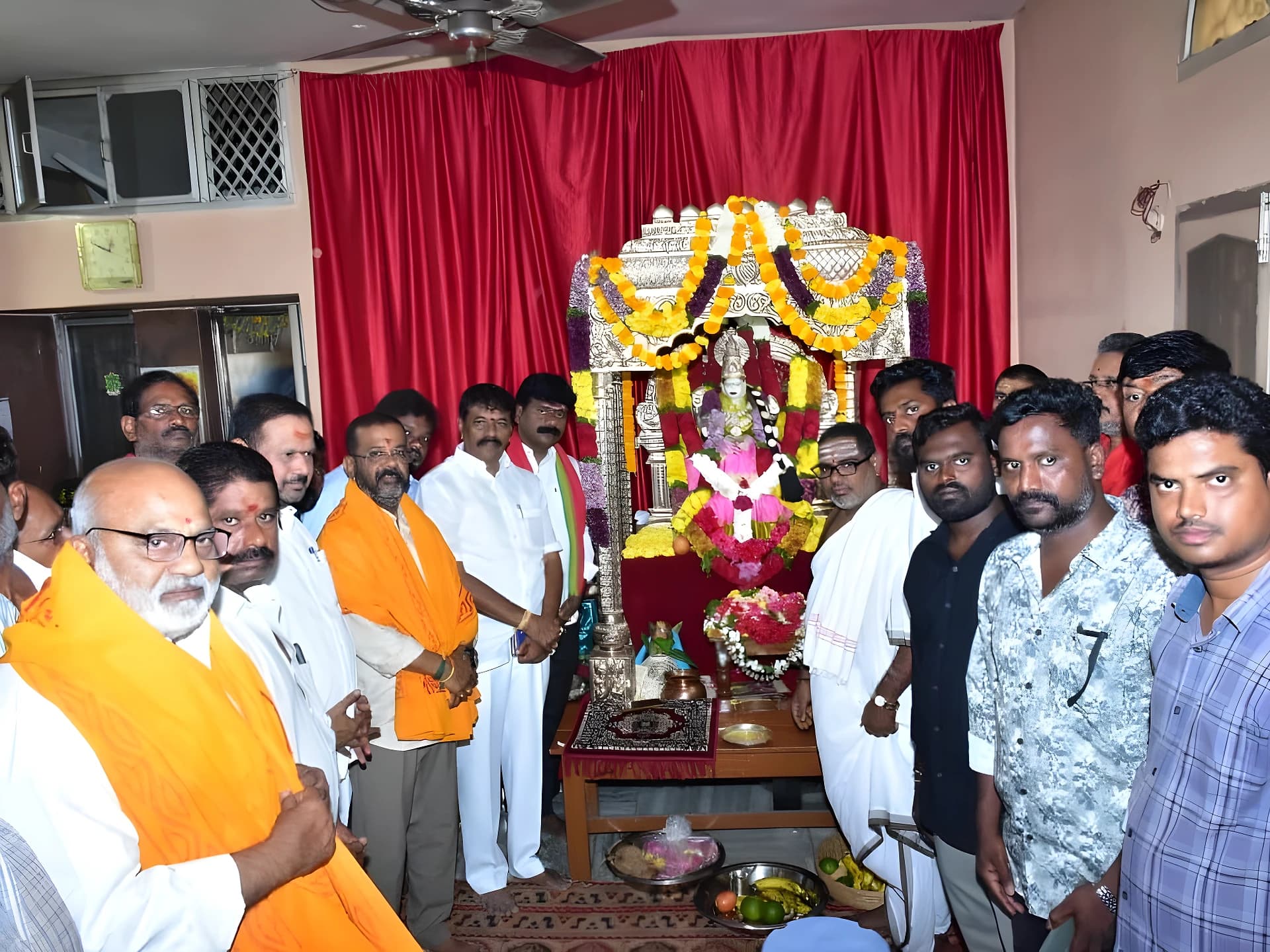 శారదా అమ్మవారిని దర్శించుకున్న ఎమ్మెల్యే