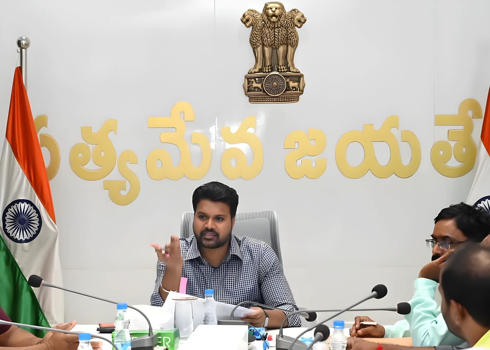 జర్నలిస్టుల అక్రిడిటేషన్‌పై కీలక సమీక్ష
