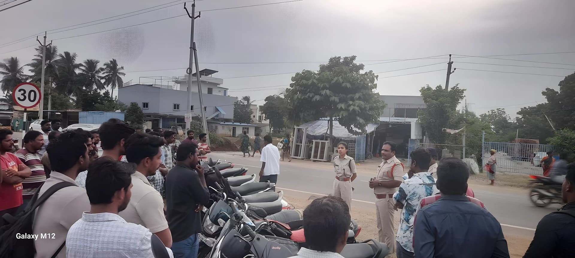 డ్రైవింగ్ చేస్తూ ఈ తప్పులు చేస్తే చర్యలే!