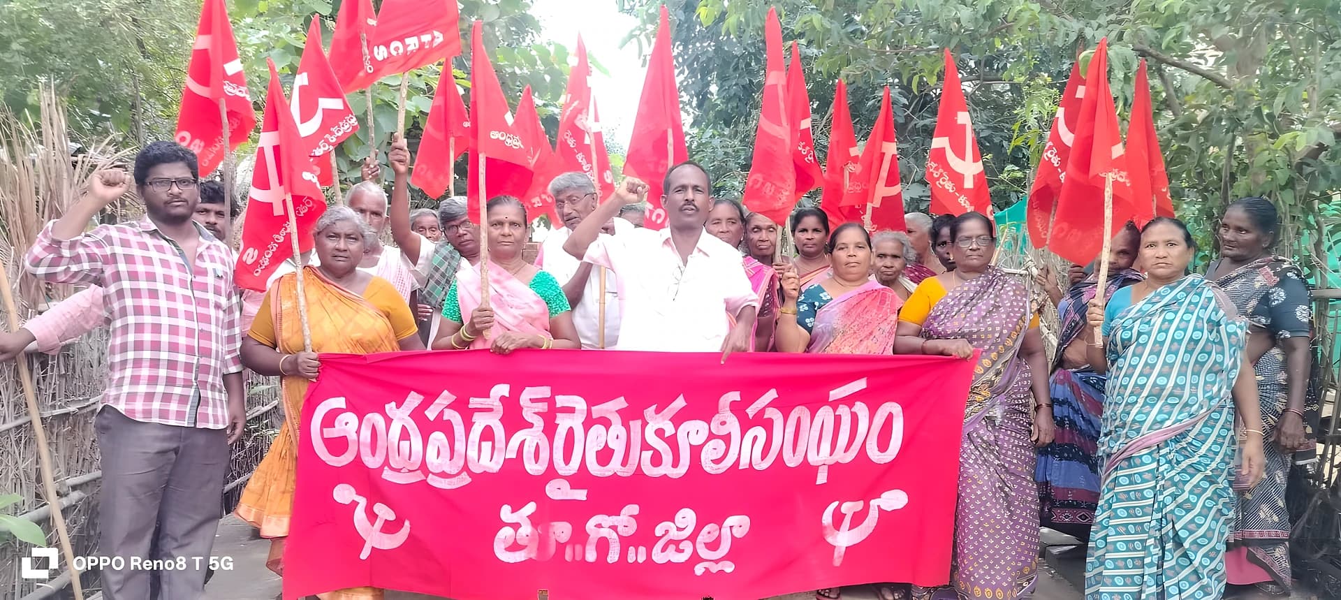 నిత్యావసరాల ధరలు తగ్గించాలి