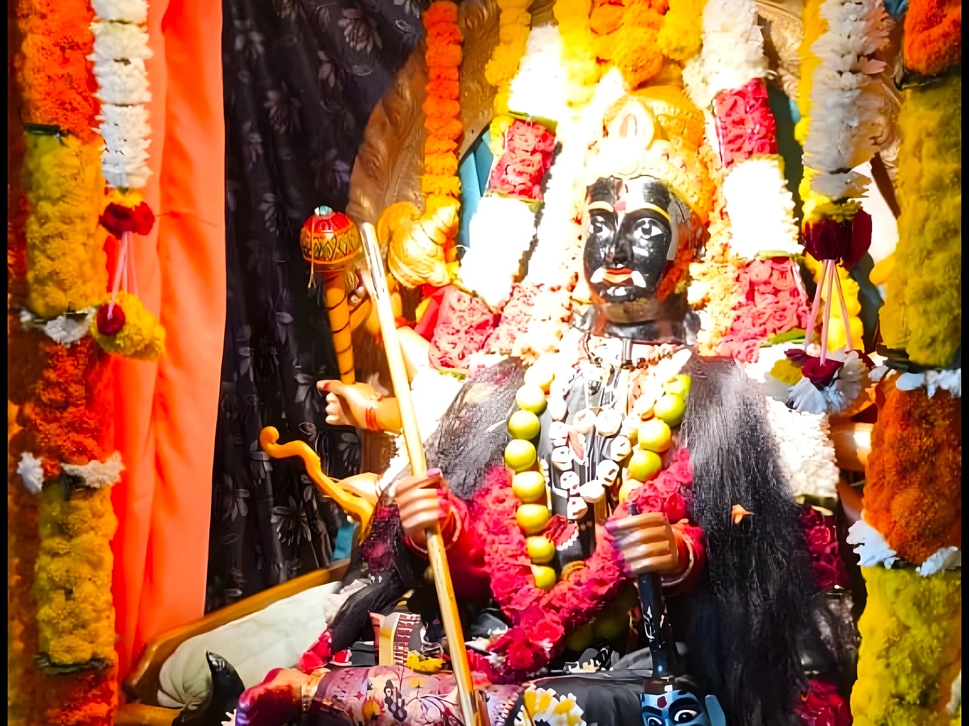 మహిషాసురమర్దిని రూపంలో అమ్మవారి దర్శనం