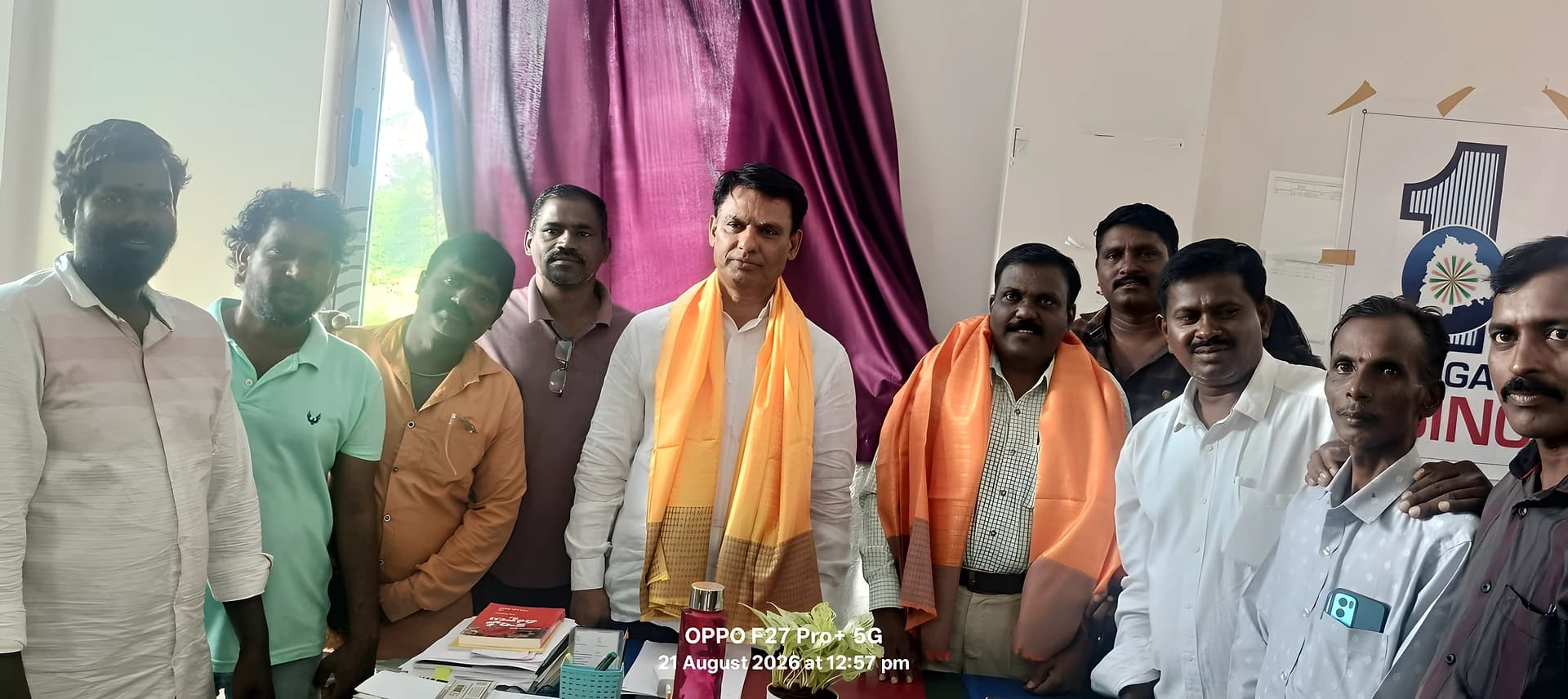 పెయింటర్లకు లేబర్ కార్డులు కావాలె...