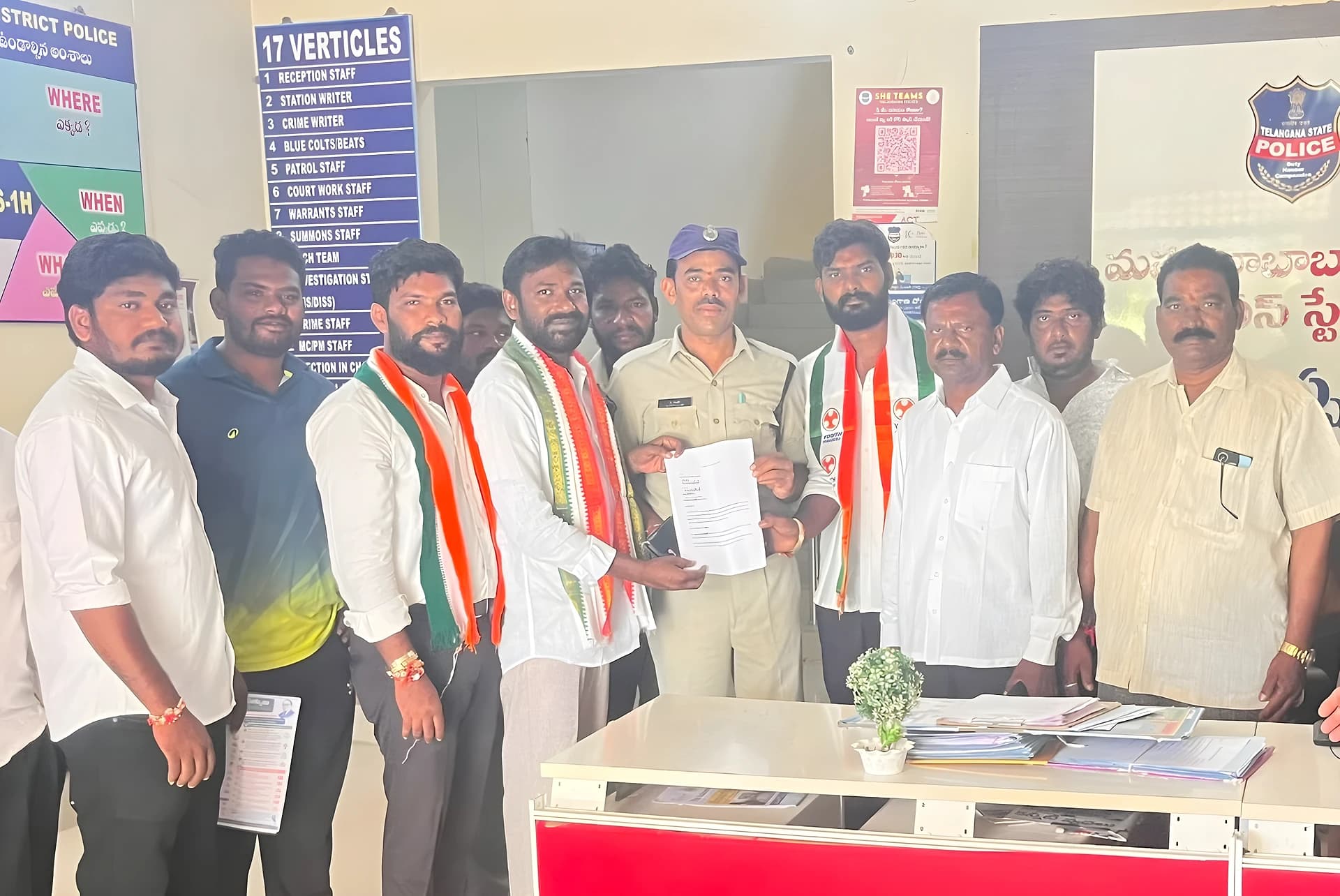 ఖర్గేను అవమానించిన వారిపై పోలీసులకు ఫిర్యాదు