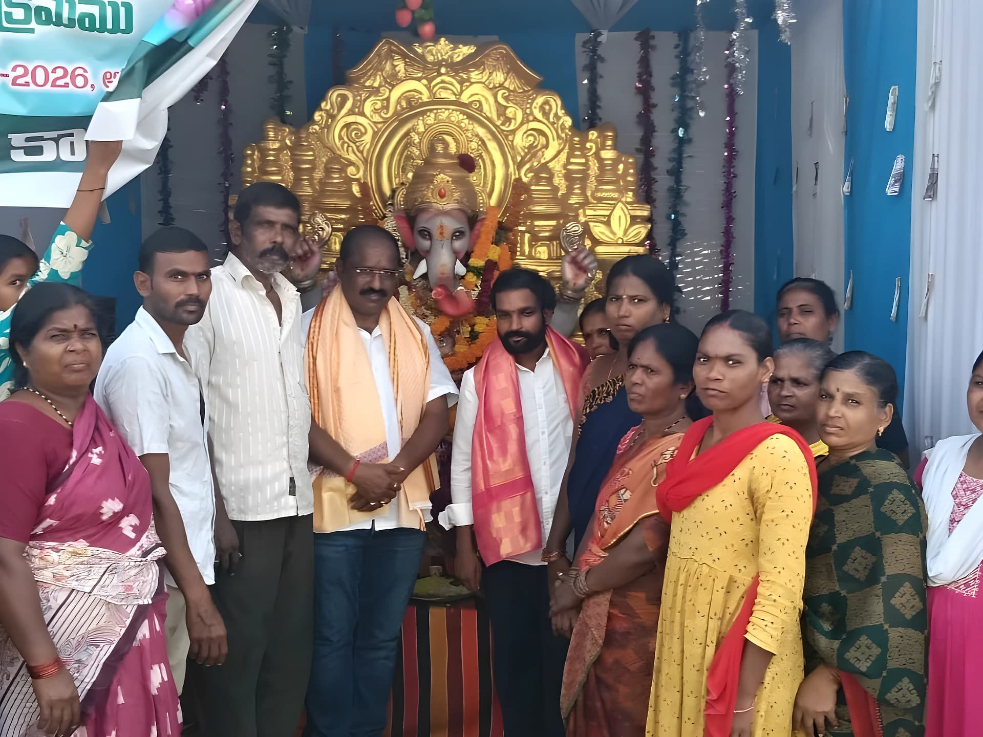 జడ్చర్లలో 200 మందికి అన్నదానం