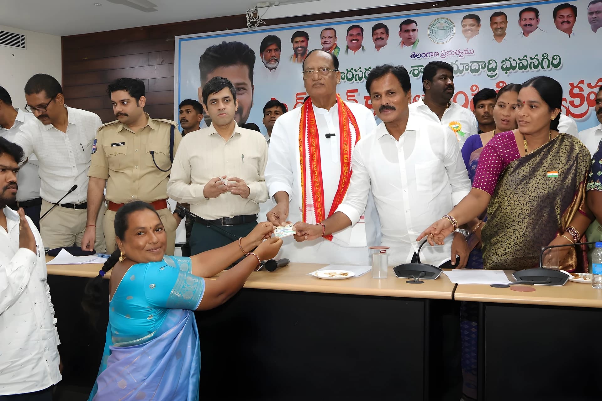 తొలిసారిగా స్మార్ట్ రేషన్ కార్డుల విధానం అమలు