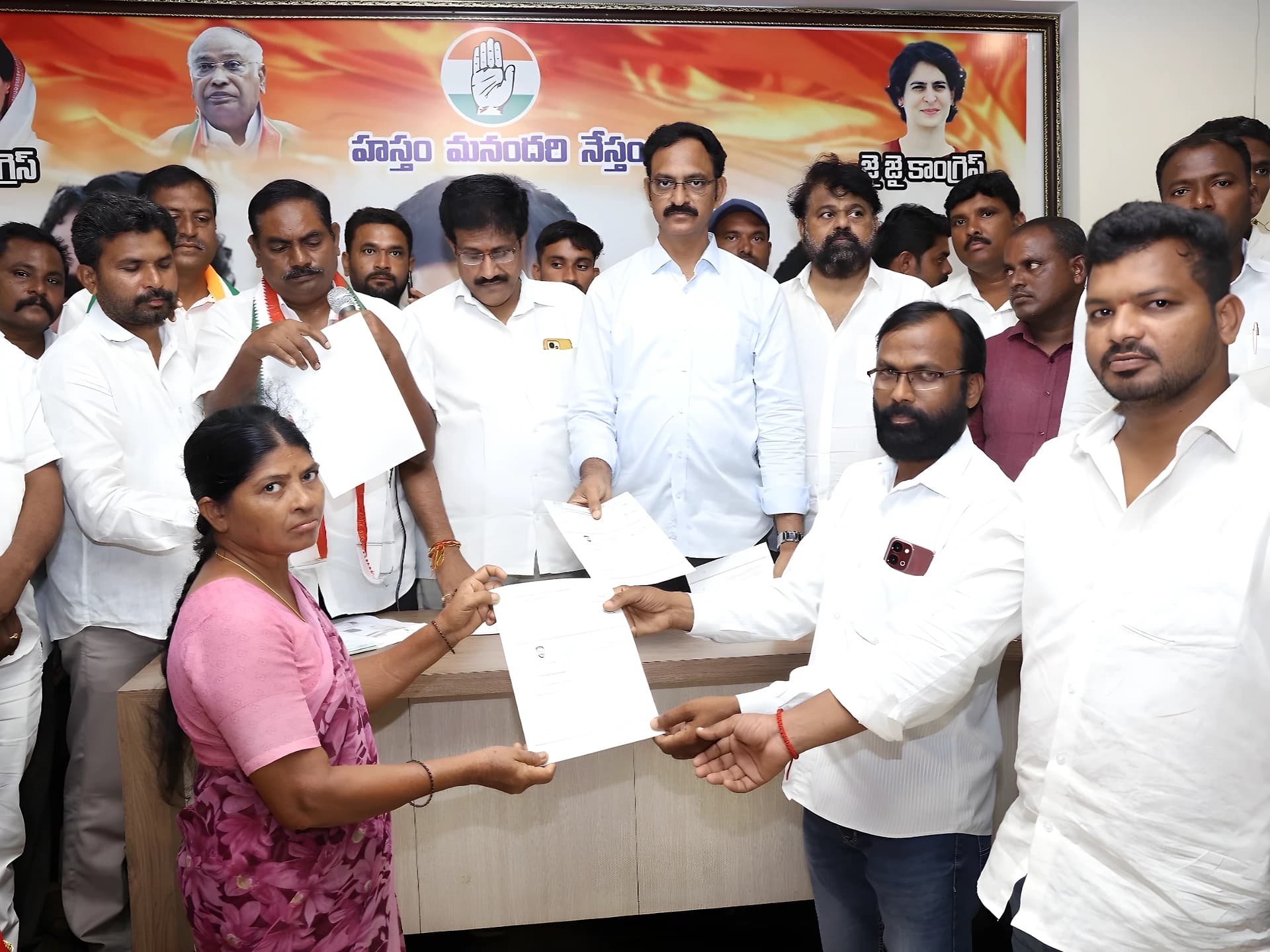 114 మందికి CMRF చెక్కులు..