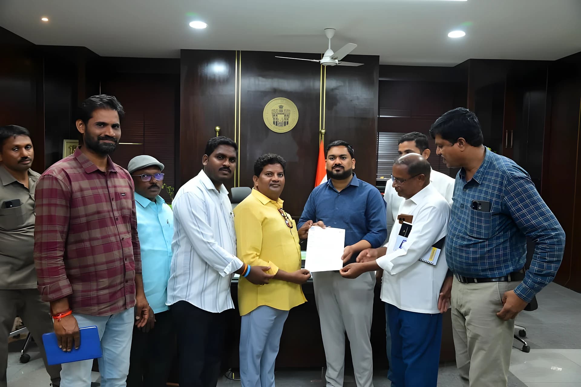 కలెక్టర్‌కు జర్నలిస్టుల పిటిషన్..
