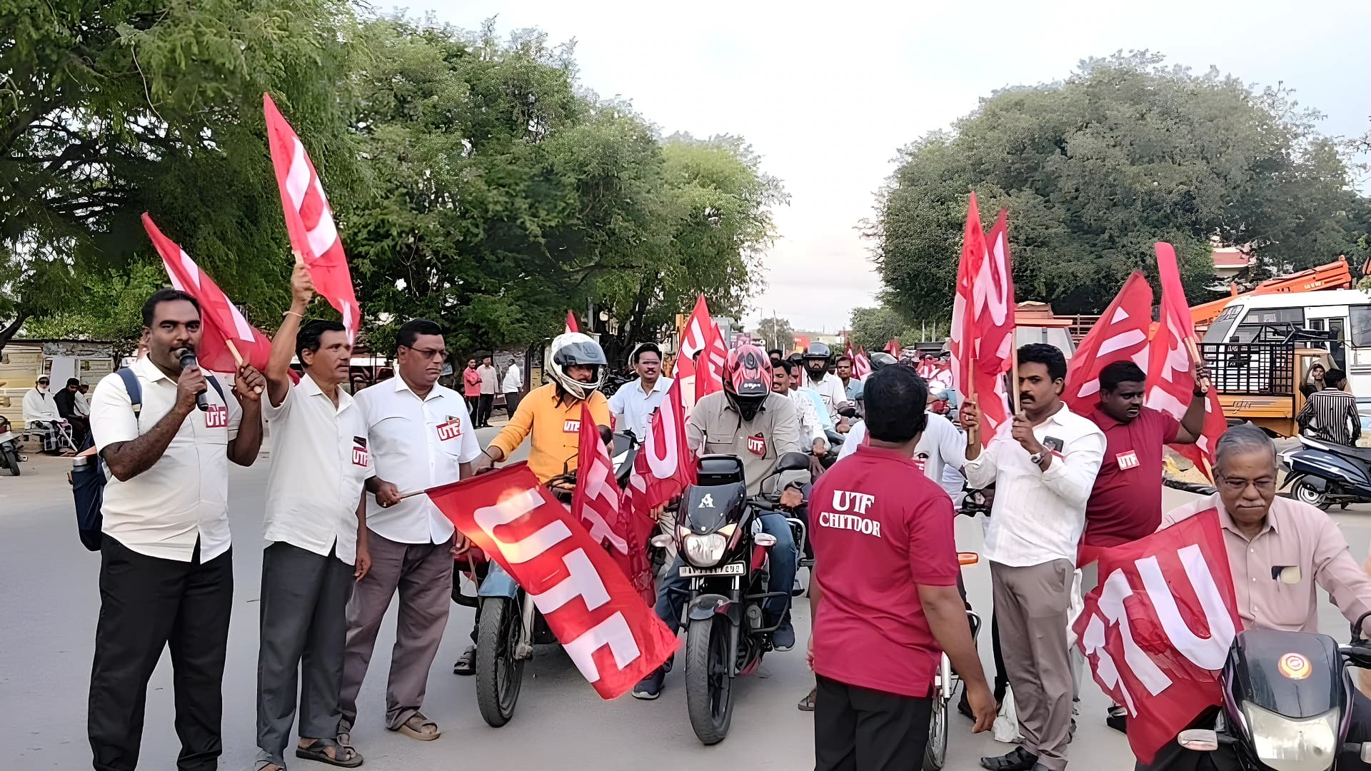 ఇన్‌ సర్వీస్‌ టీచర్లకు టెట్‌ రద్దు చేయాలి