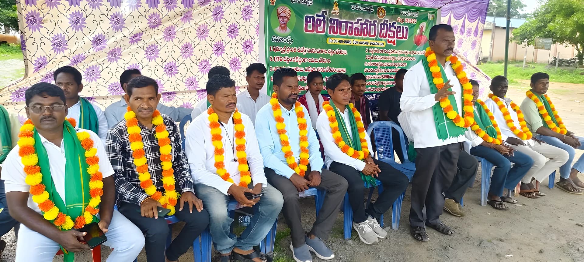 ఆదివాసీ యువతకు ప్రత్యేక ఉద్యోగ చట్టం కావాలి