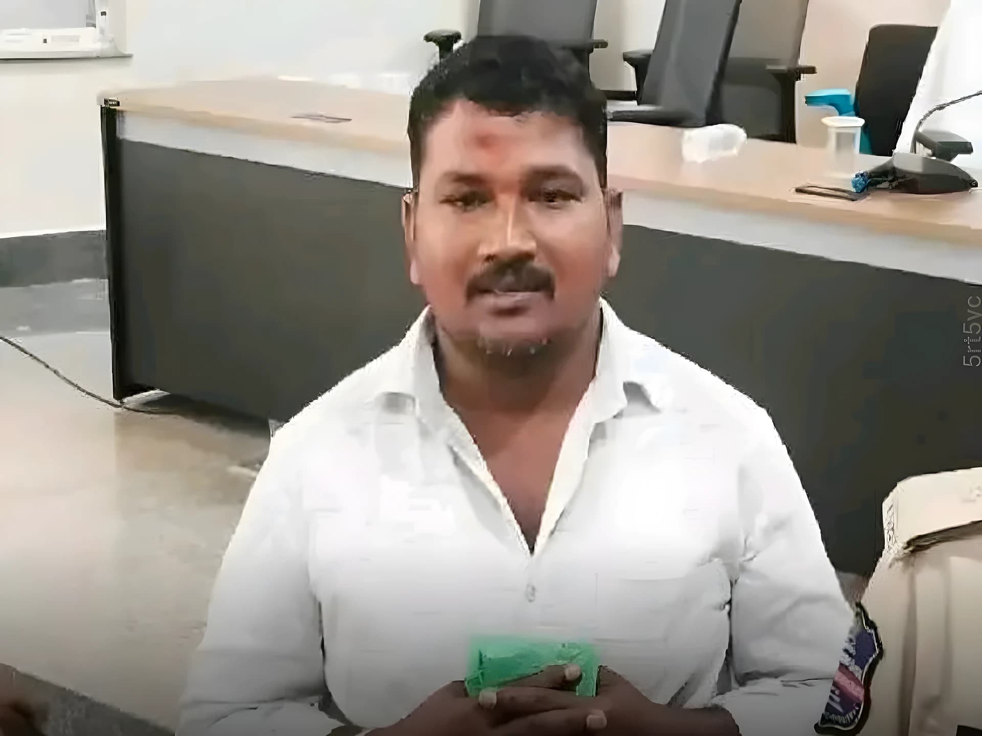 చాయ్‌వాలా నుంచి బార్ ఓనర్‌గా