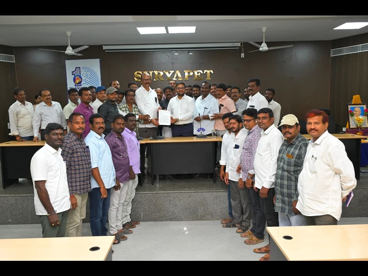 జర్నలిస్టుల సమస్యలు పరిష్కరించాలి.. TUWJ ఆందోళన!