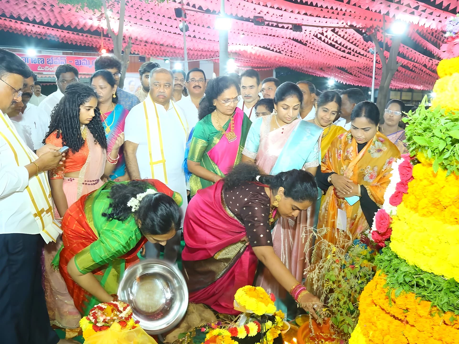 తెలంగాణ భవన్‌లో సద్దుల బతుకమ్మ సంబరాలు
