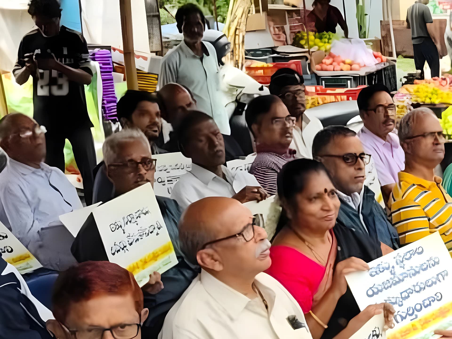 సింహాచలం భూ వివాదం: జంక్షన్‌లో రైతుల ధర్నా