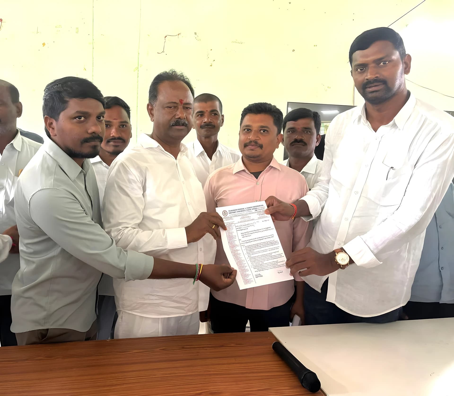 అసెంబ్లీలో మా సమస్యలు చర్చించండి
