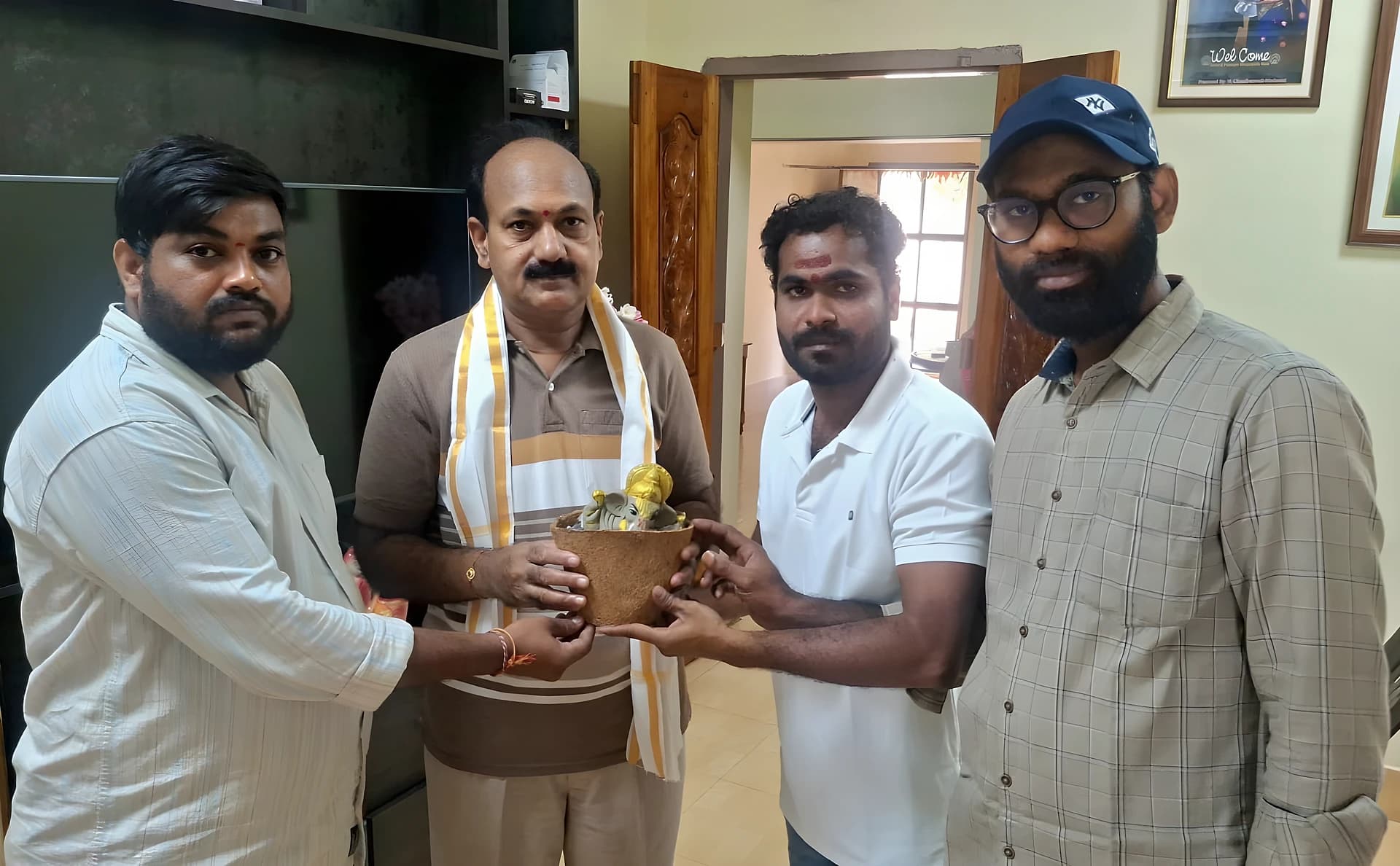 విగ్రహం పూజకు... విత్తనం భవిష్యత్తుకు