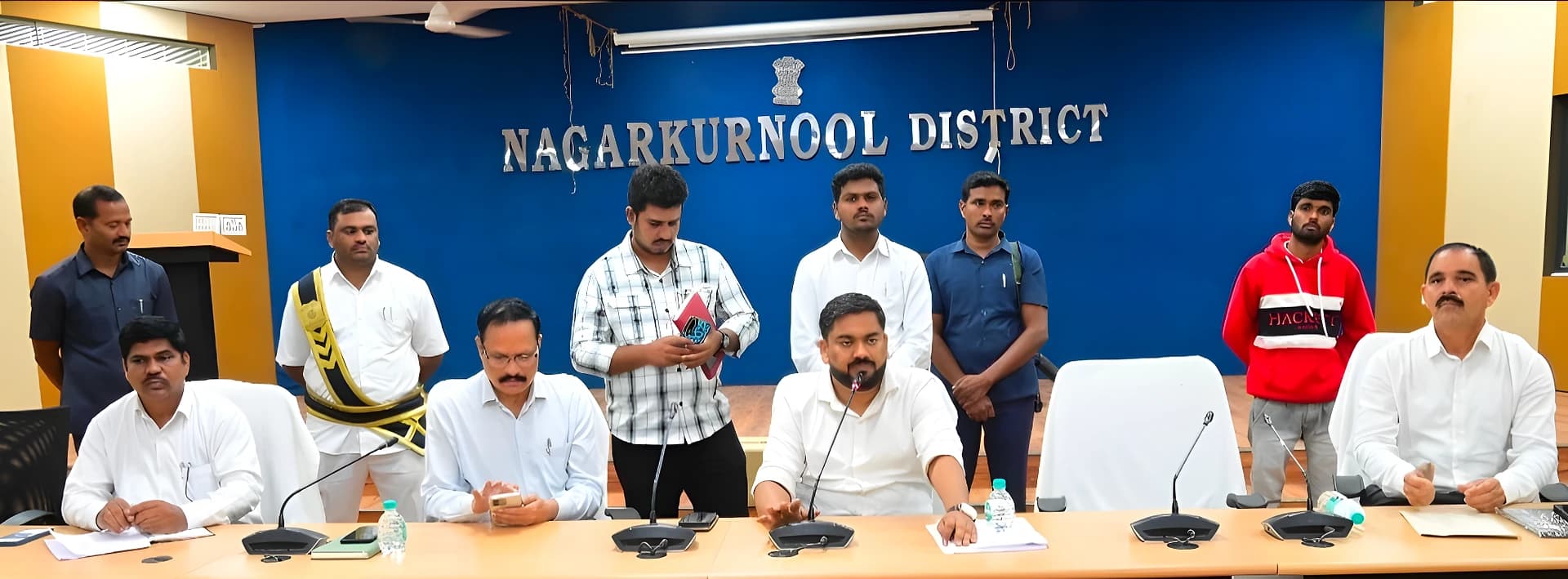 ప్రజలు ఇచ్చిన  ఫిర్యాదులను వెంటనే తీర్చాలి