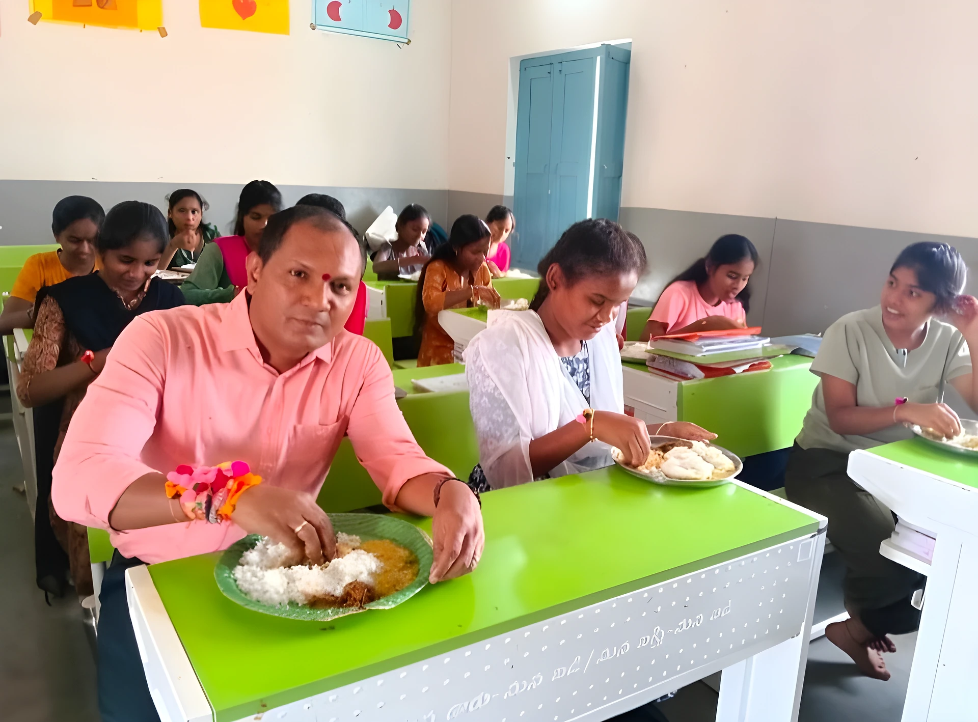 KGBV విద్యార్థుల రాఖీ వేడుకలు