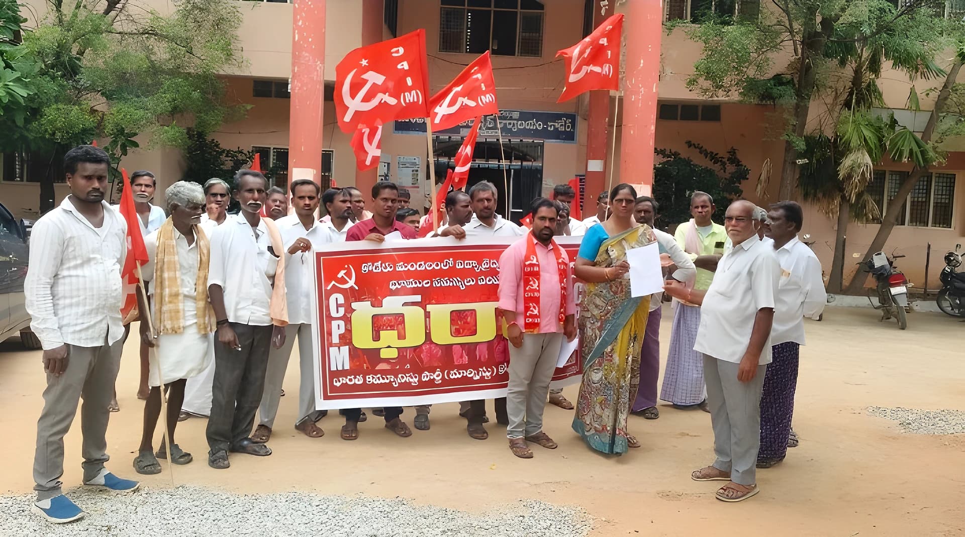 ఓర్సీల ద్వారా భూములకు పట్టాలు ఇవ్వాలి