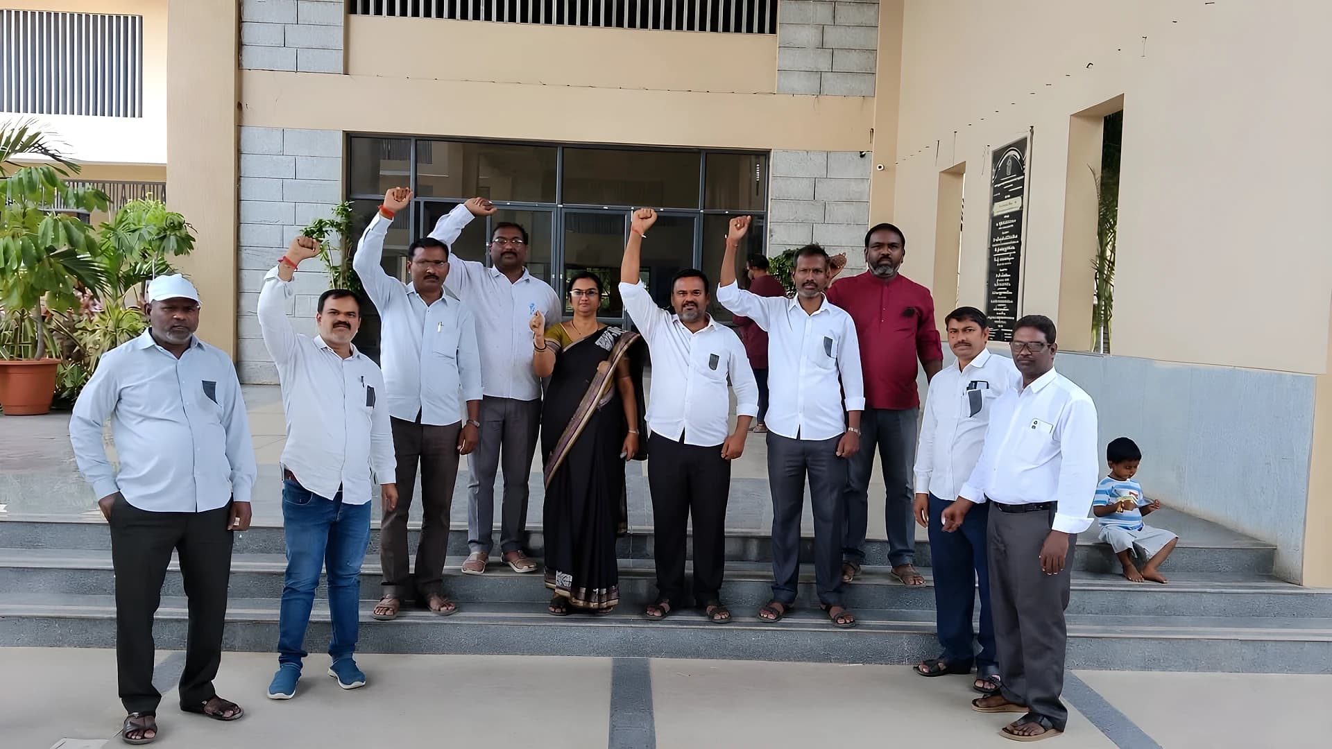 Nov 17న సామూహిక సెలవుకు సిద్ధం! పాత పెన్షన్ ఇవ్వండి