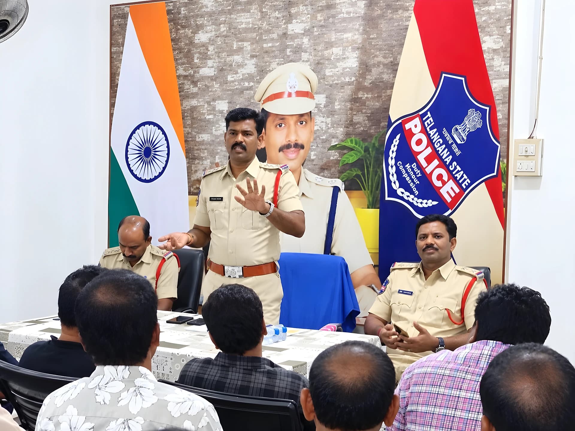నేరాల నియంత్రణలో మీడియా పాత్ర కీలకం: CI
