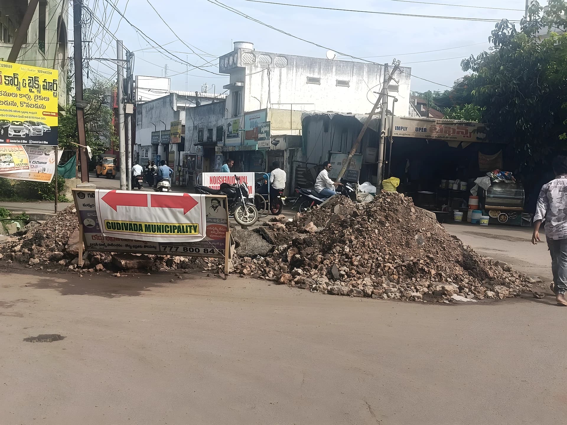శాఖల నిర్లక్ష్యంతో ప్రజల ఇబ్బందులు