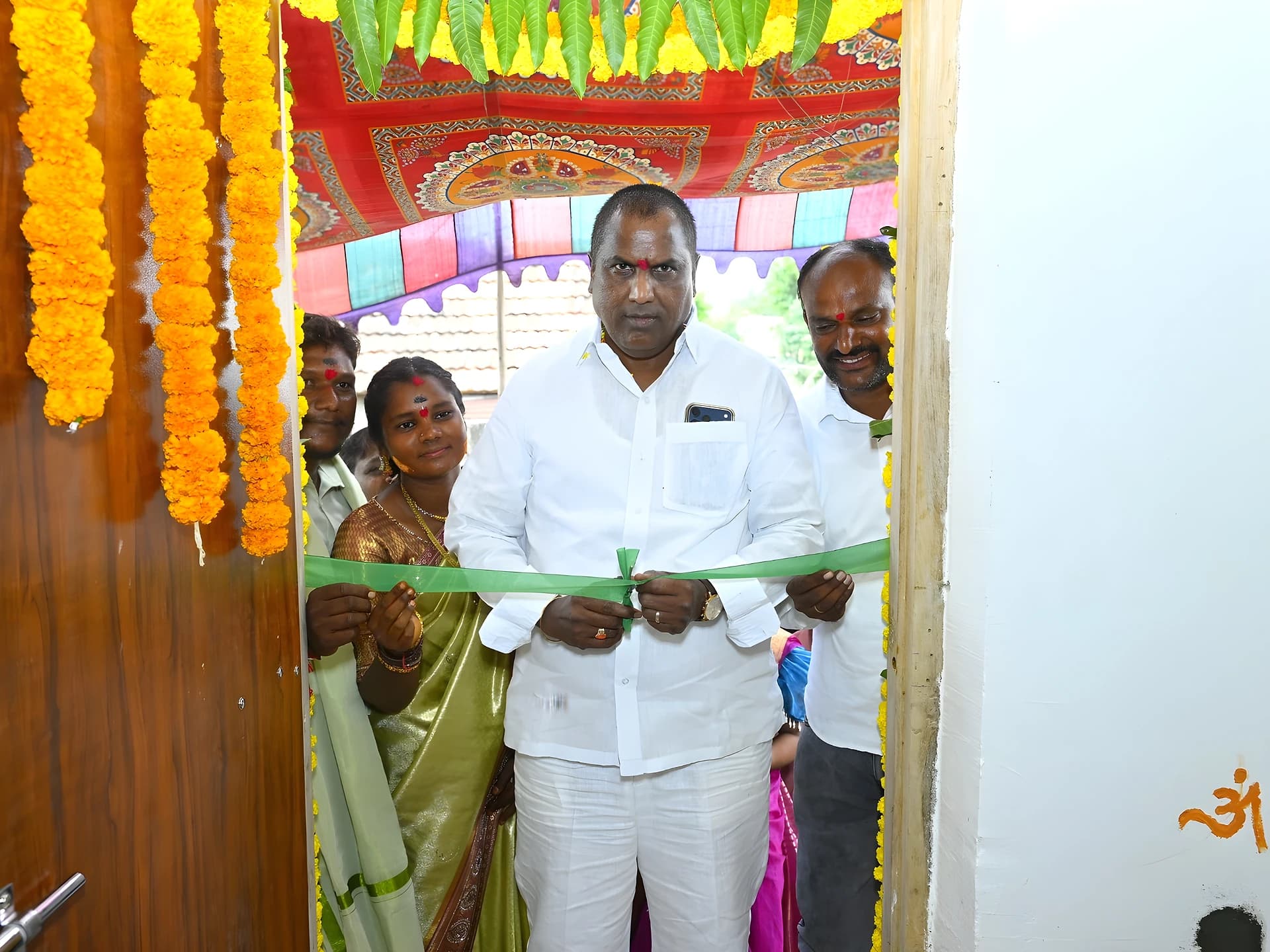 ఇందిరమ్మ ఇంటికి మంత్రి గృహప్రవేశం