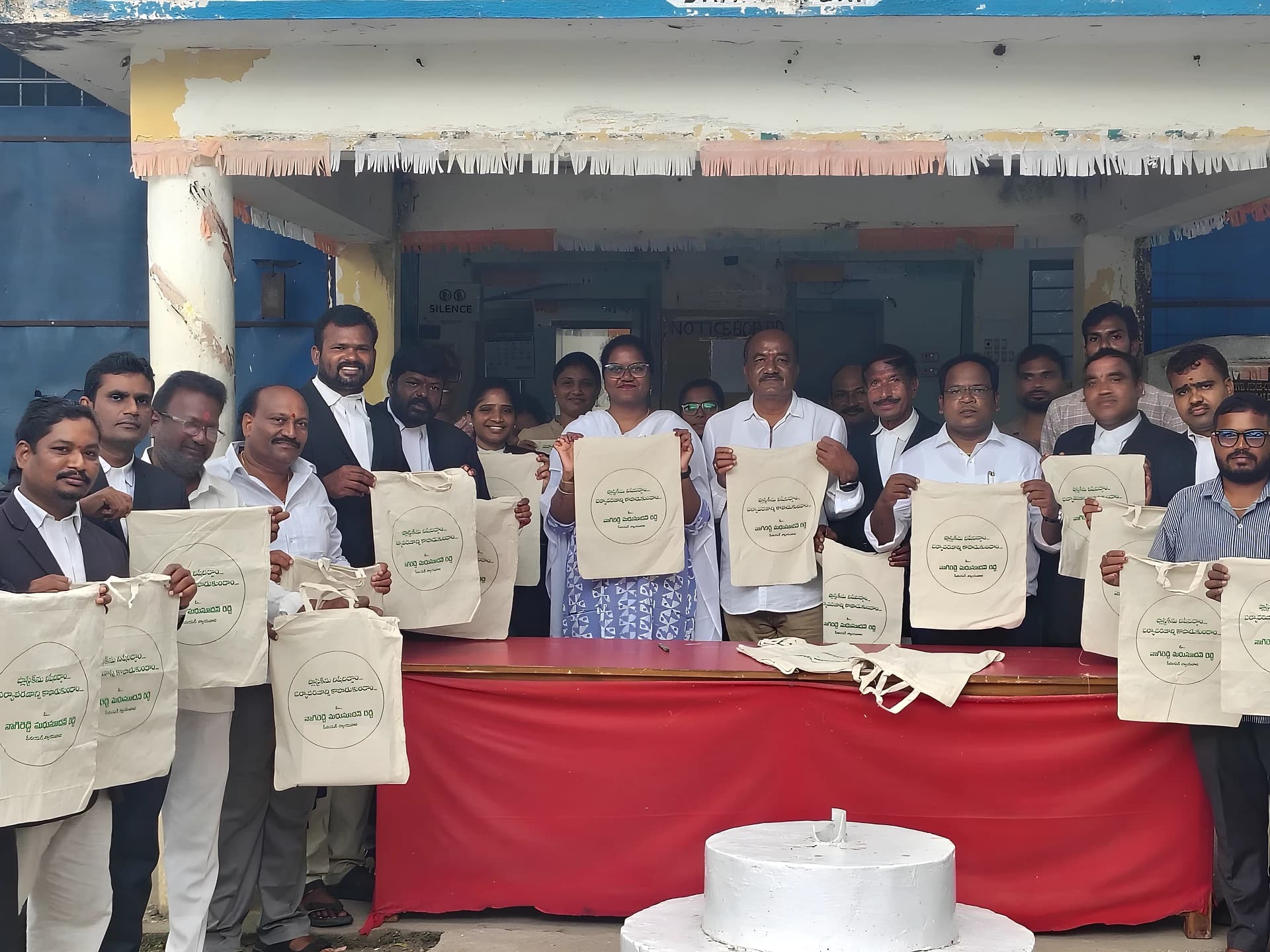 జడ్జి సూపర్ మెసేజ్.. ప్లాస్టిక్ వద్దు!