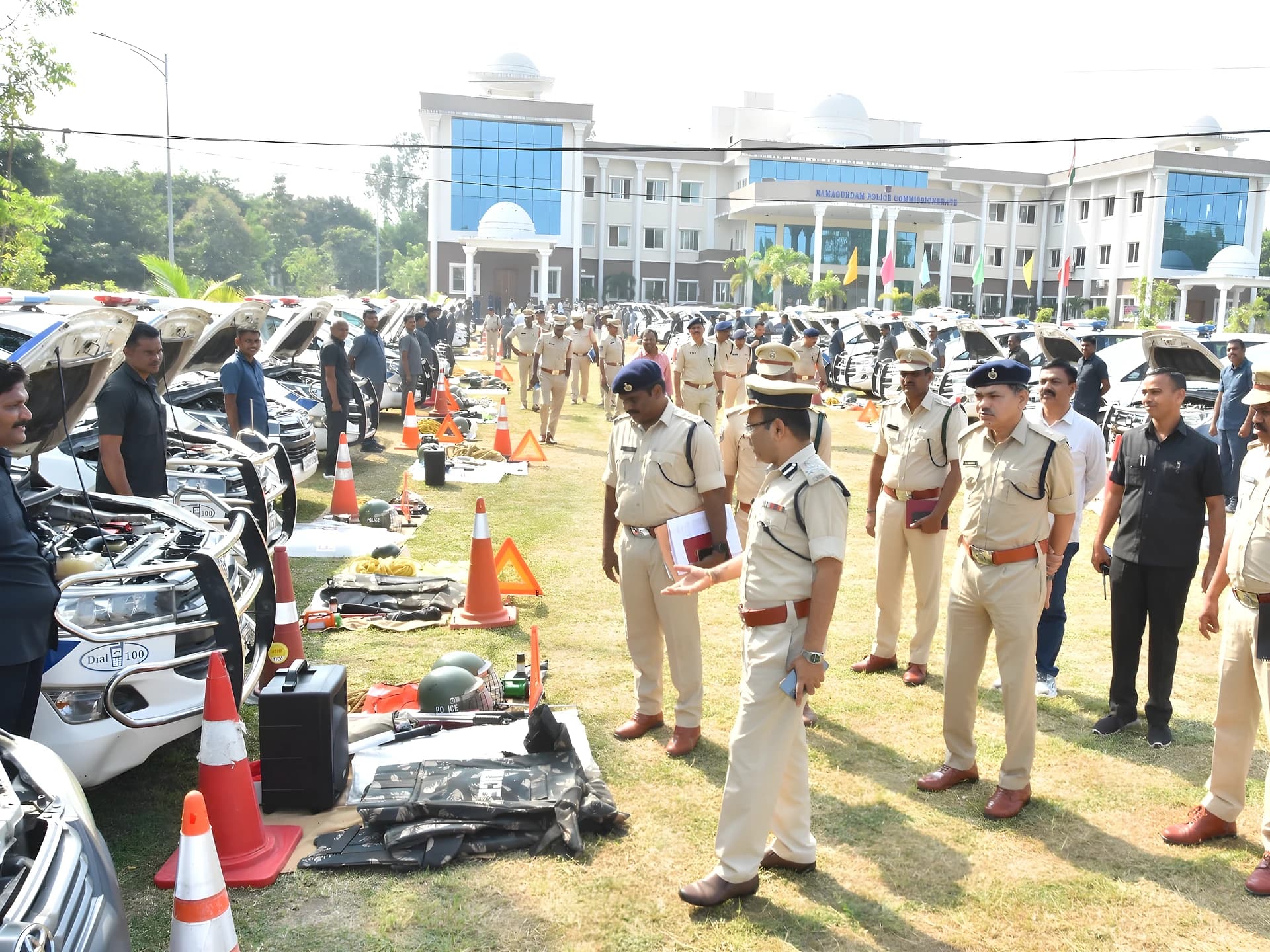 పోలీస్ వాహనాలపై ప్రత్యేక దృష్టి