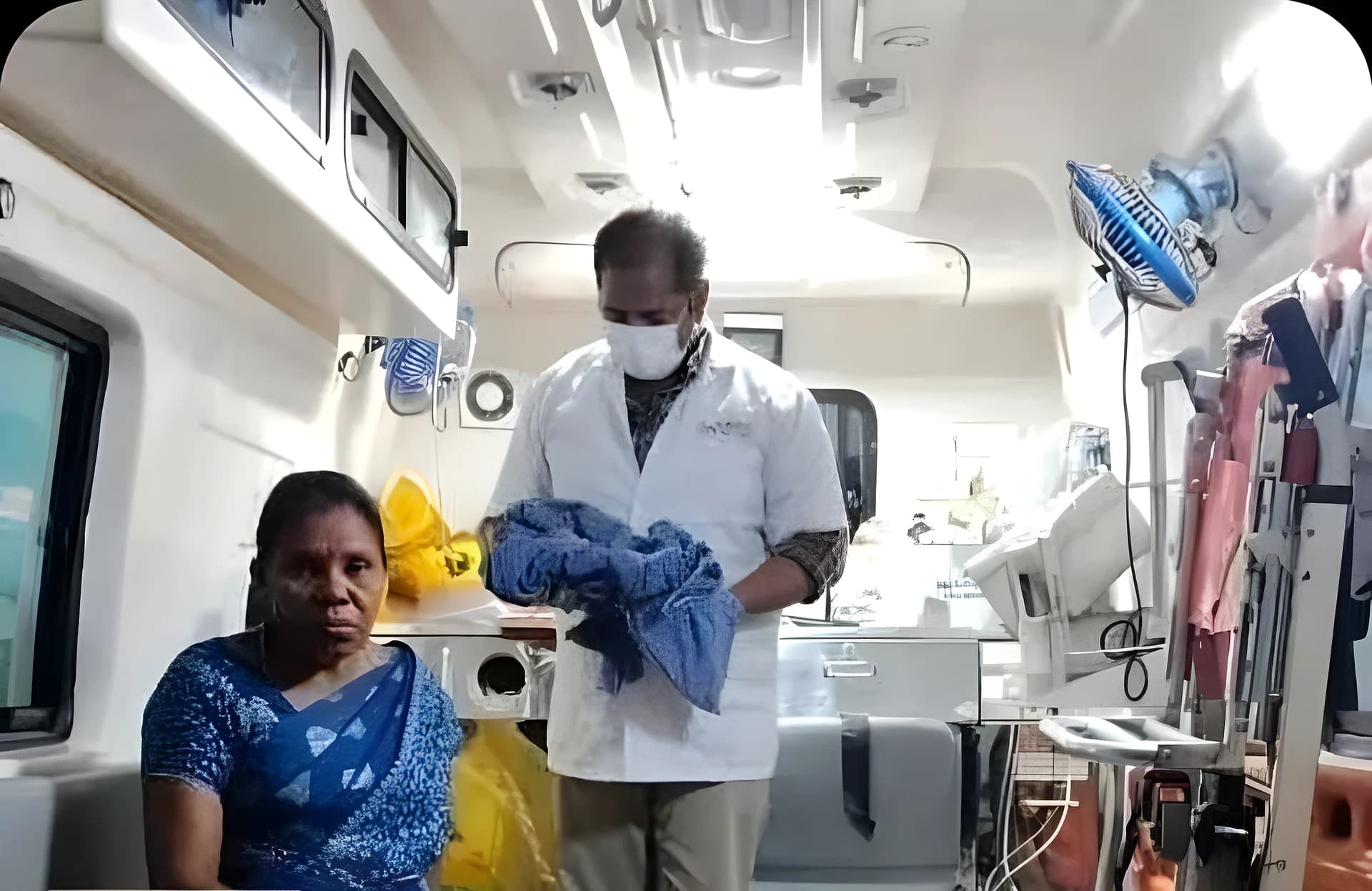 అంబులెన్స్‌లోనే డెలివరీ 🚑