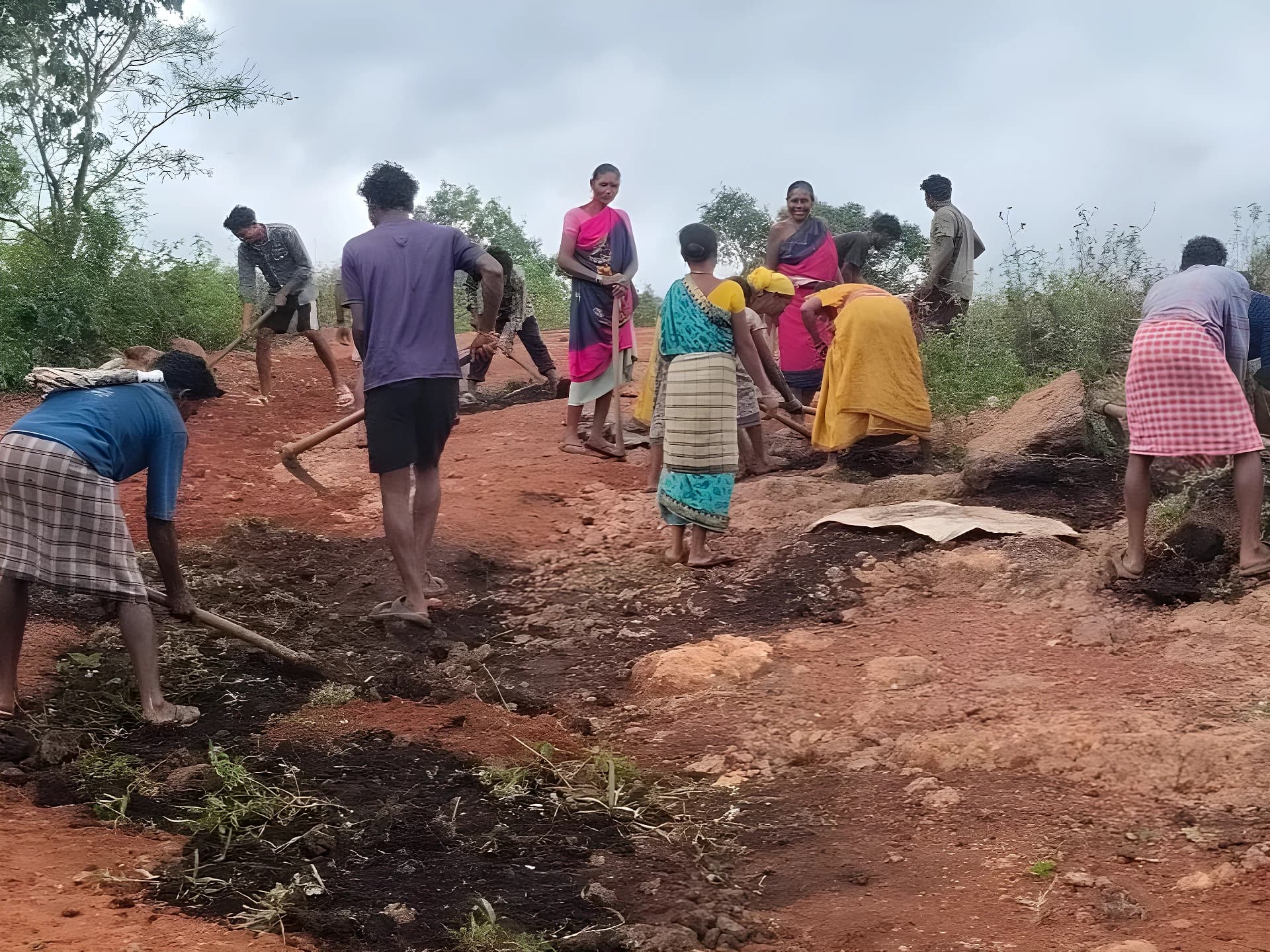 గిరిజన గ్రామాలకు రహదారి కష్టాలు