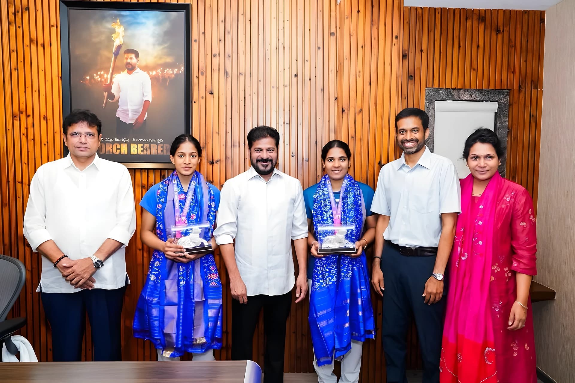 🏸గాయత్రి, త్రిసాని అభినందించిన CM రేవంత్