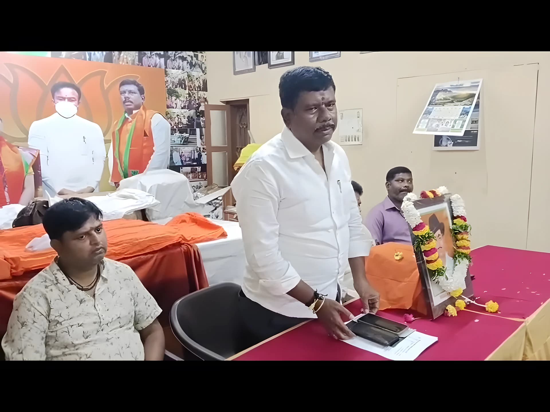 సిబ్బందితో సమన్వయం చేసుకుంటూ ముందుకు సాగాలి