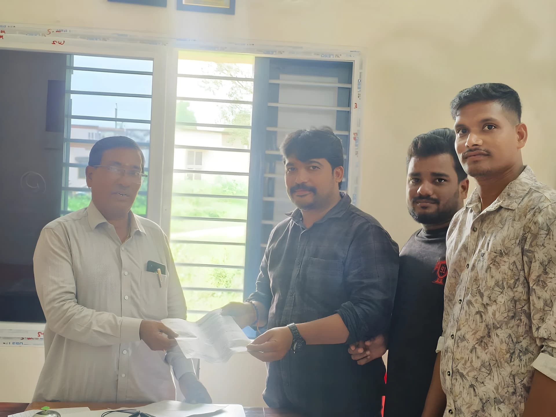 స్ట్రీట్ లైట్స్ వెలగక ప్రజల అవస్థలు