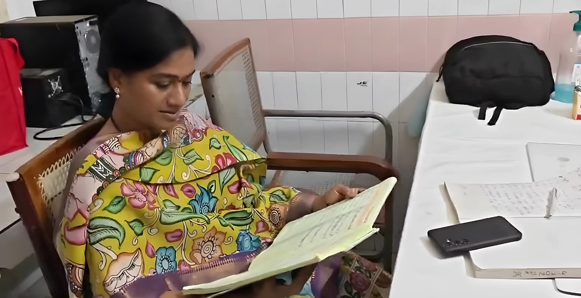 డాక్టర్లు సంతకాలు చేసి.. క్లినిక్కులకా? MLA షాక్!