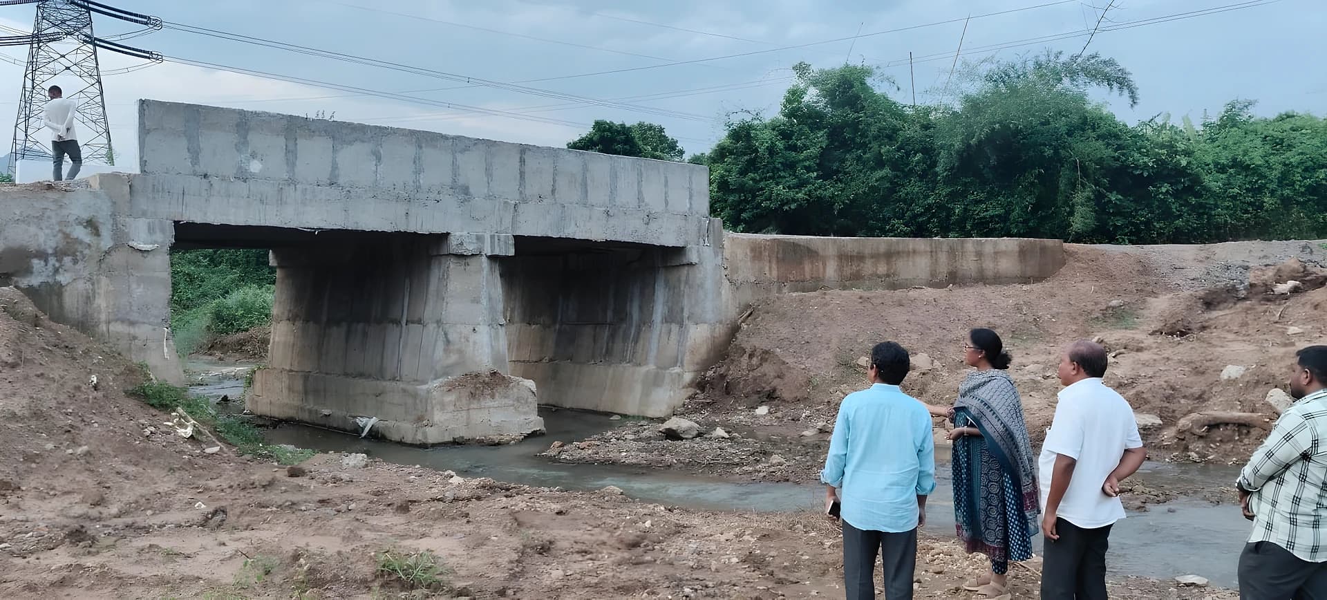 మందసలో రూ.1.20 కోట్ల బ్రిడ్జిల తనిఖీ