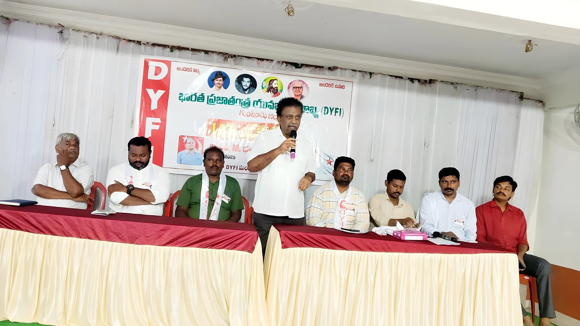 చెడు మార్గంలో యువత