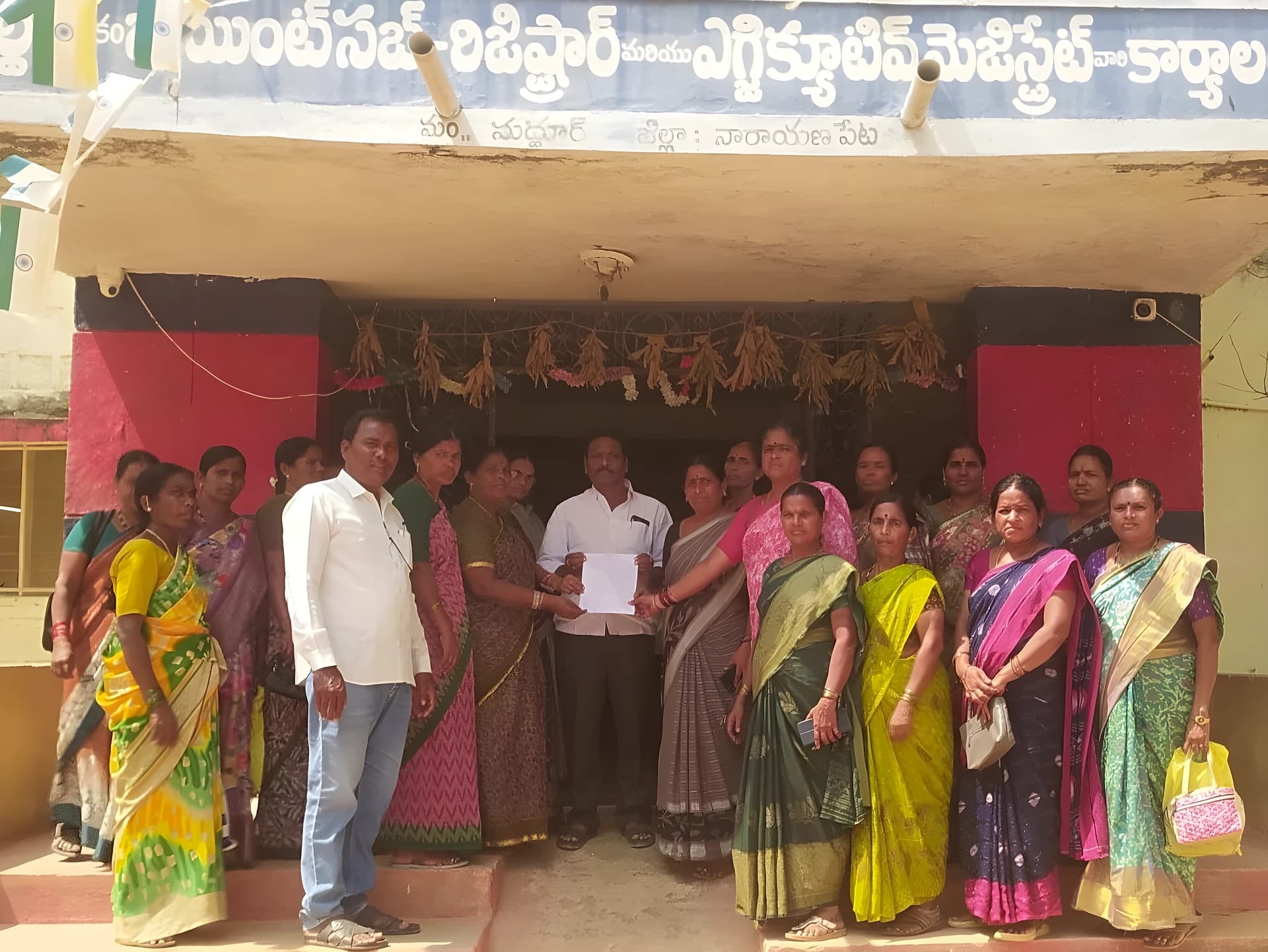 పెండింగ్ జీతాలు ఇవ్వాల్సిందే: BLOల డిమాండ్